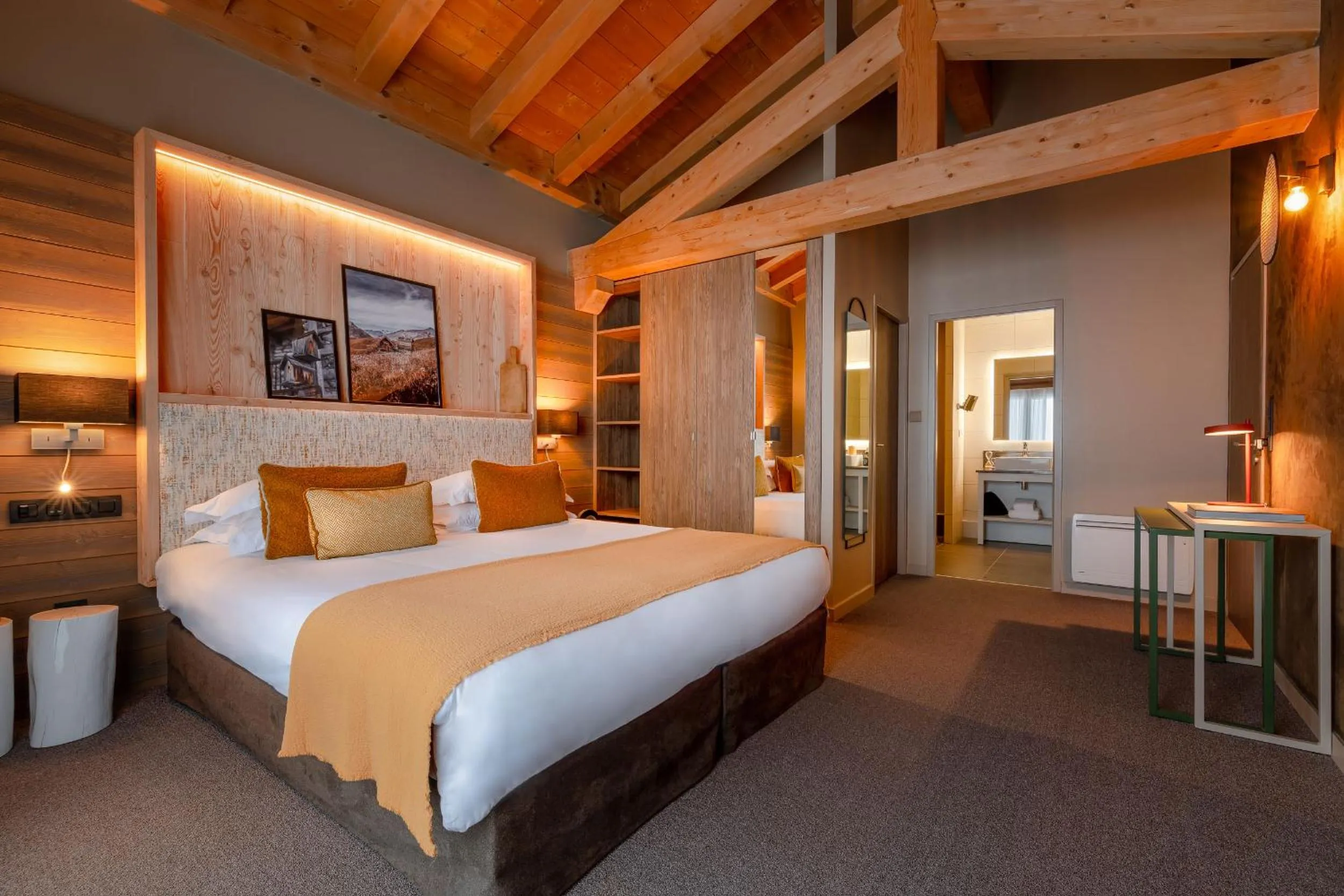 Bed in ILY Hotels & Spa La Rosiere