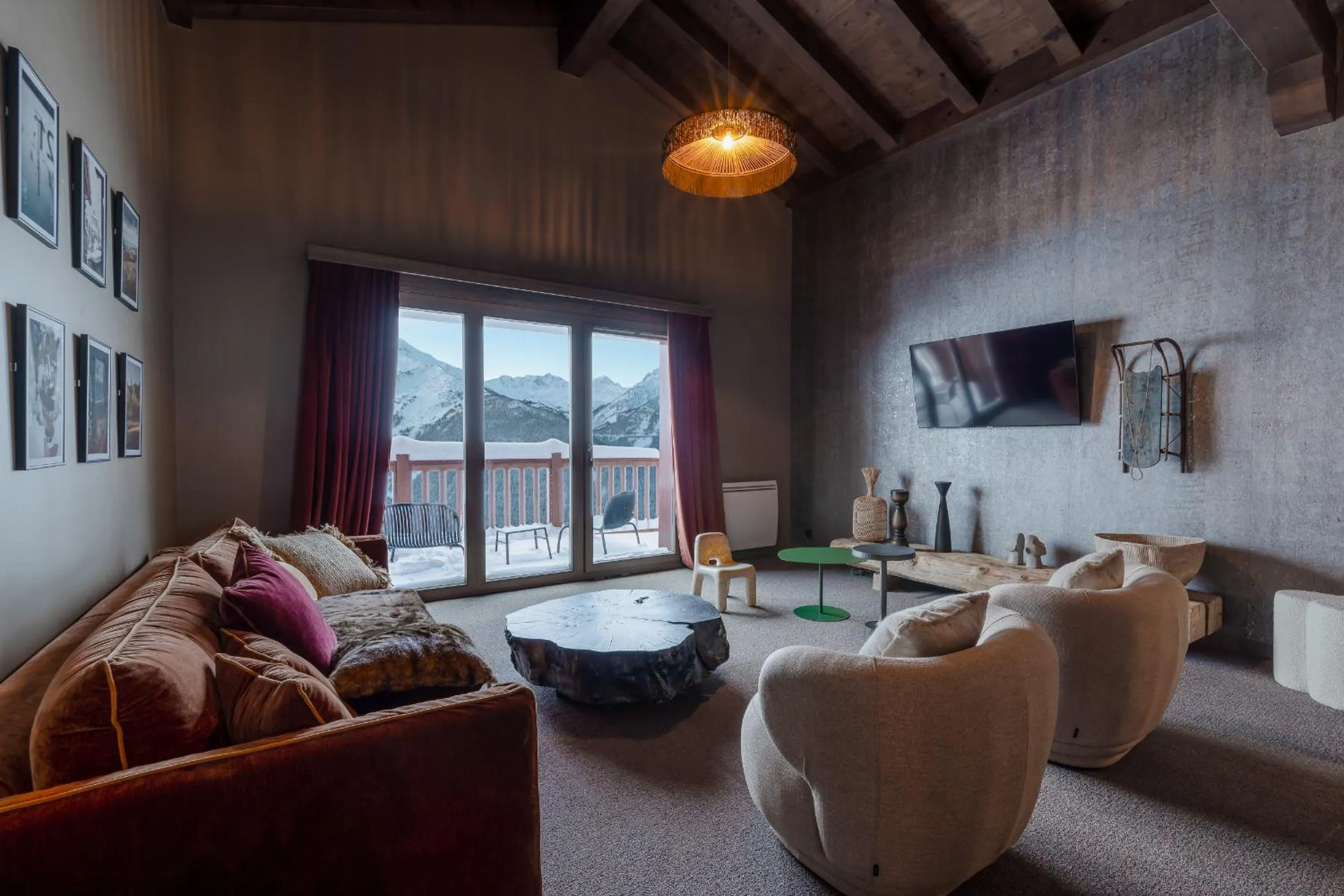 TV and multimedia in ILY Hotels & Spa La Rosiere