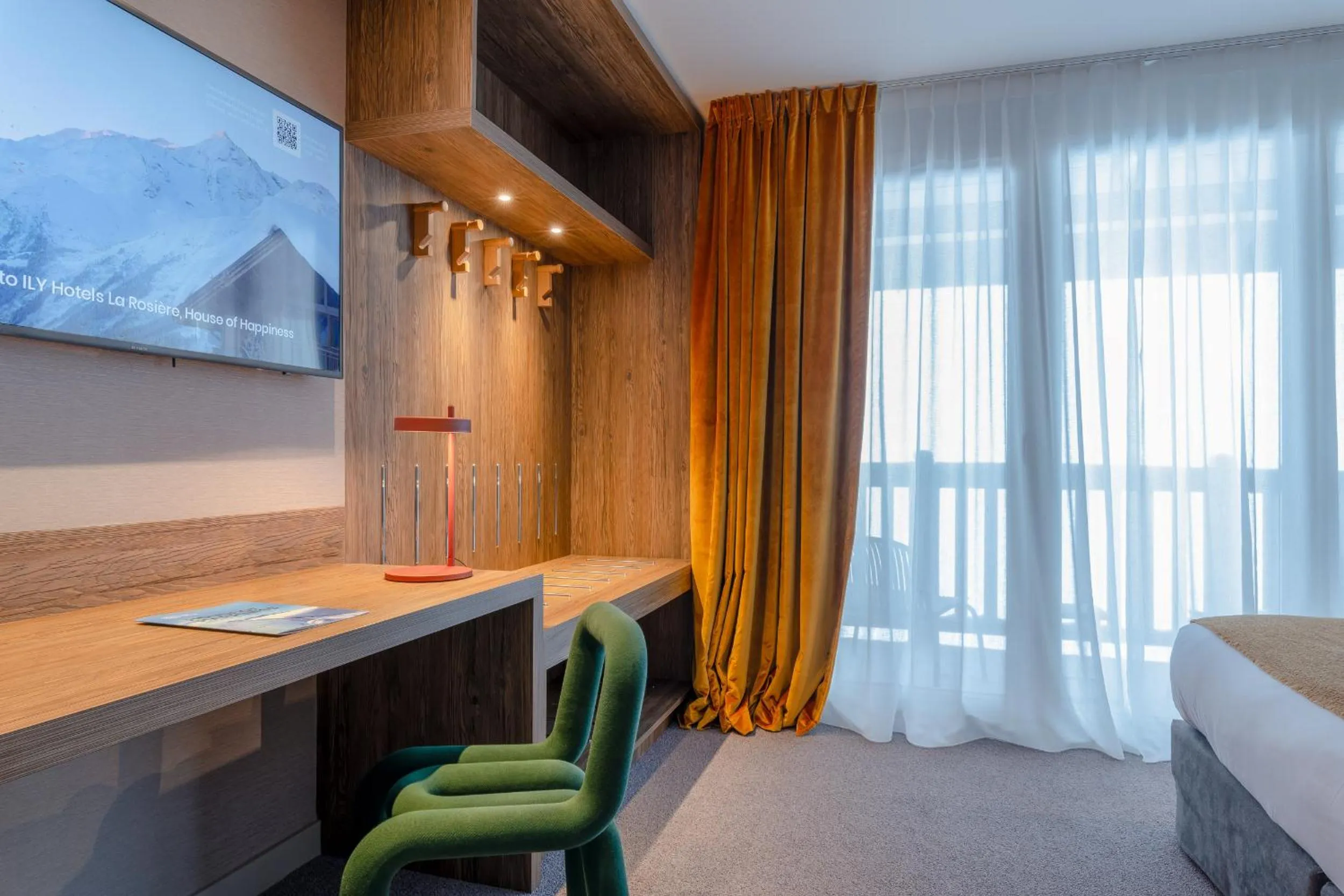 TV and multimedia, Bed in ILY Hotels & Spa La Rosiere