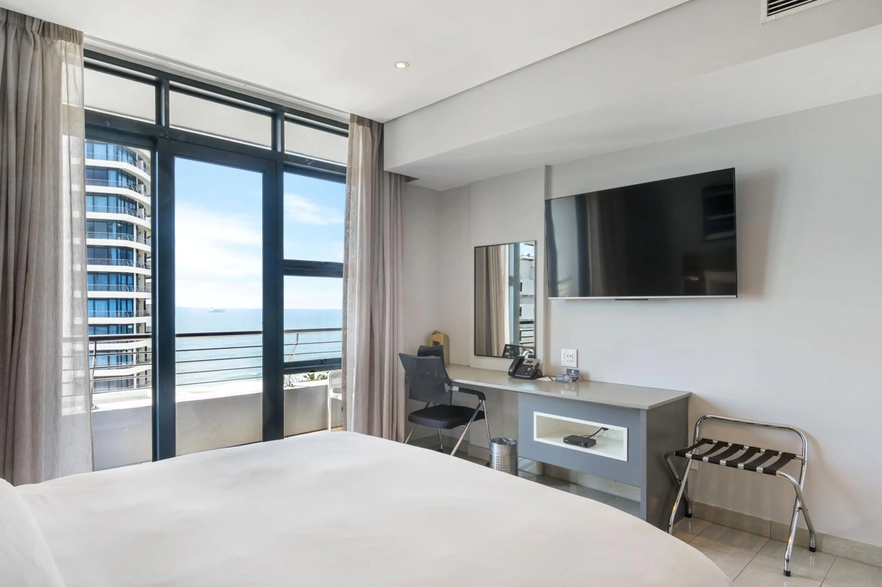 Sea view, Bed in The Capital Pearls Hotel