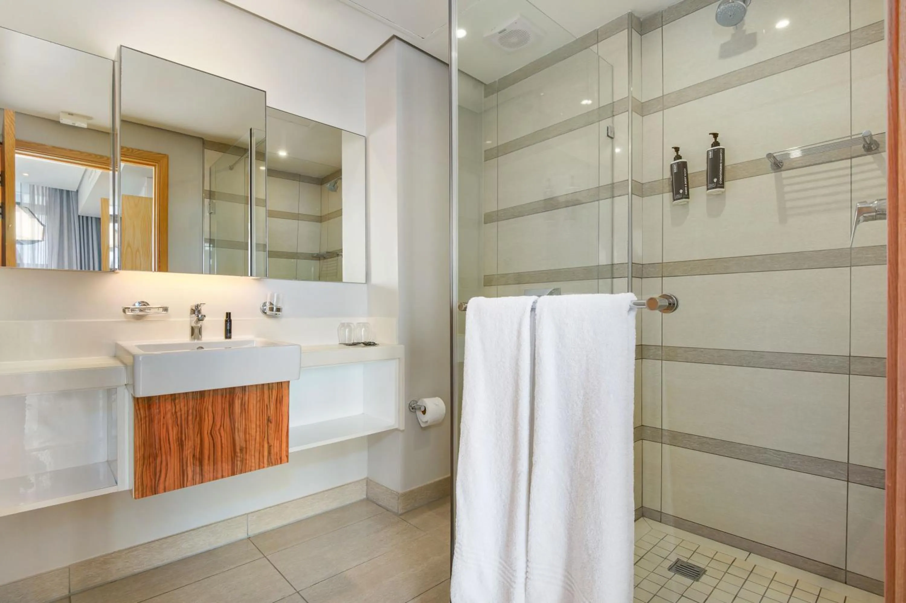 Bathroom in The Capital Pearls Hotel