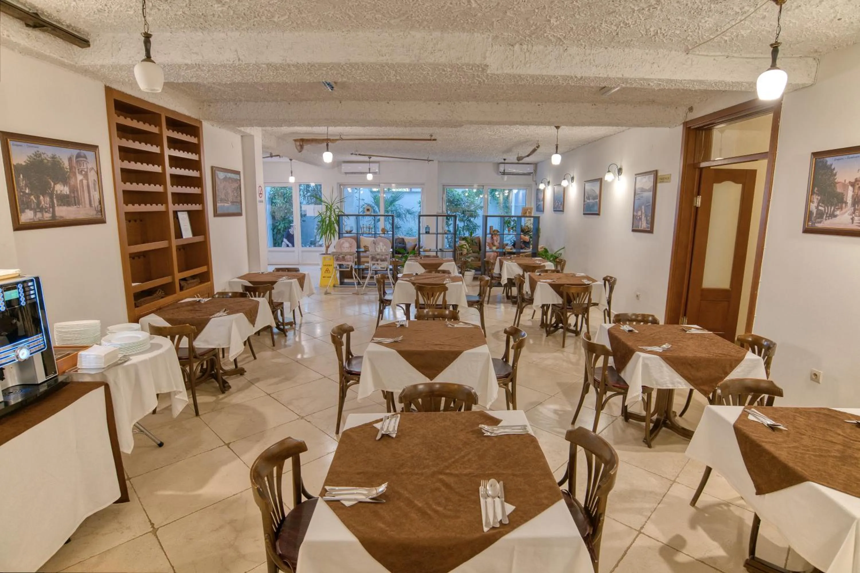 Restaurant/places to eat in Garni Hotel Milica