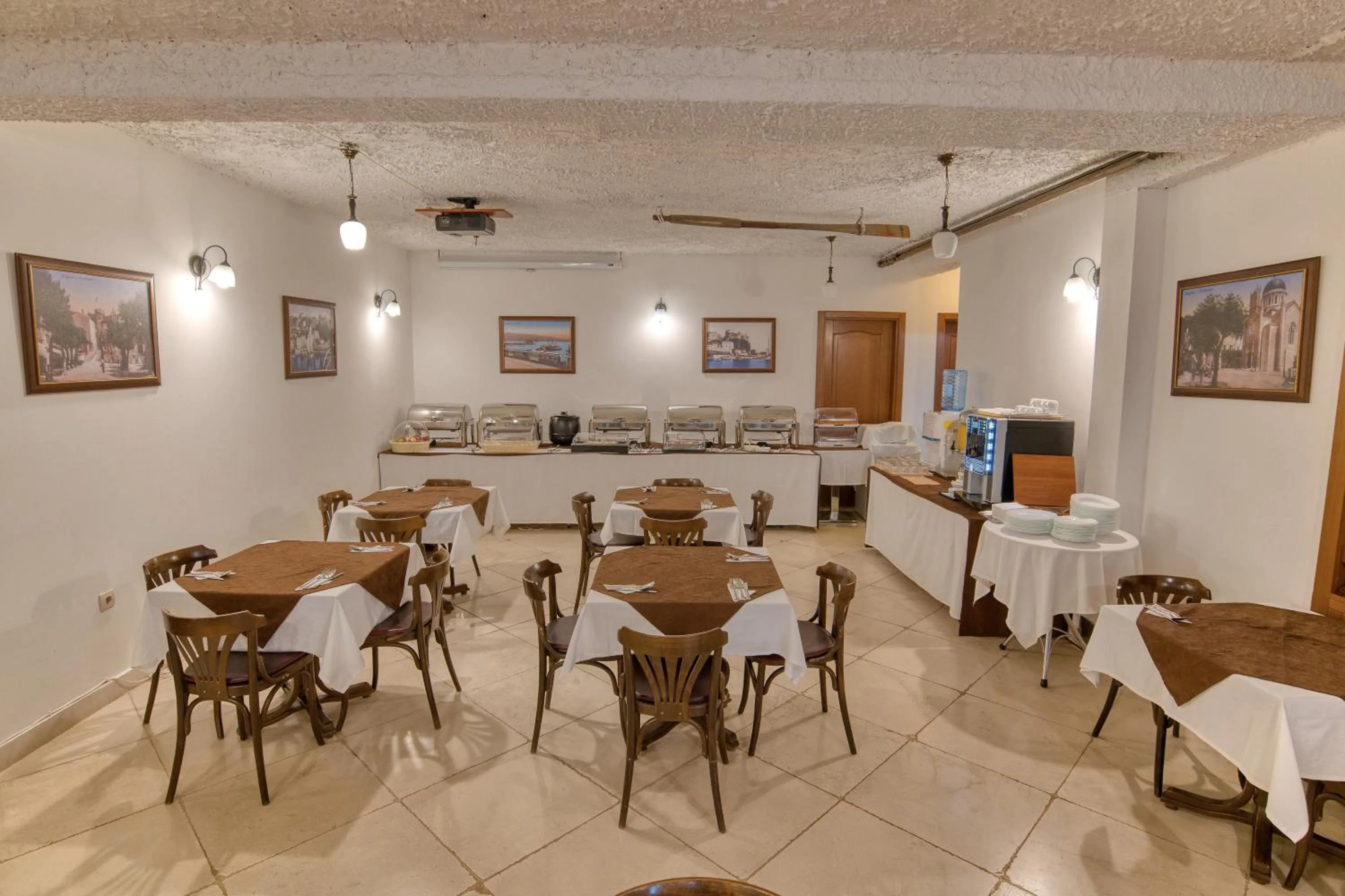 Restaurant/places to eat in Garni Hotel Milica