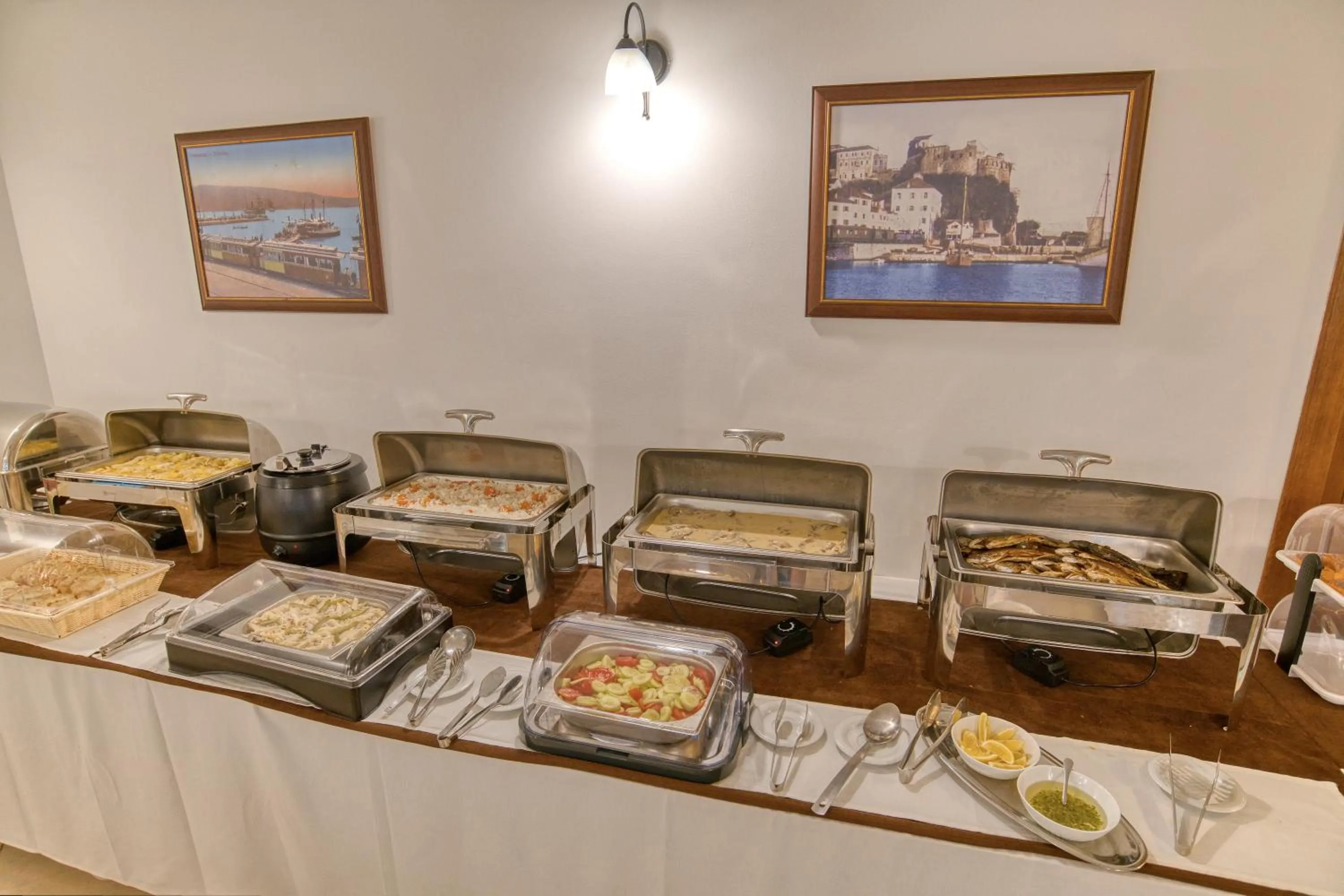 Restaurant/places to eat in Garni Hotel Milica