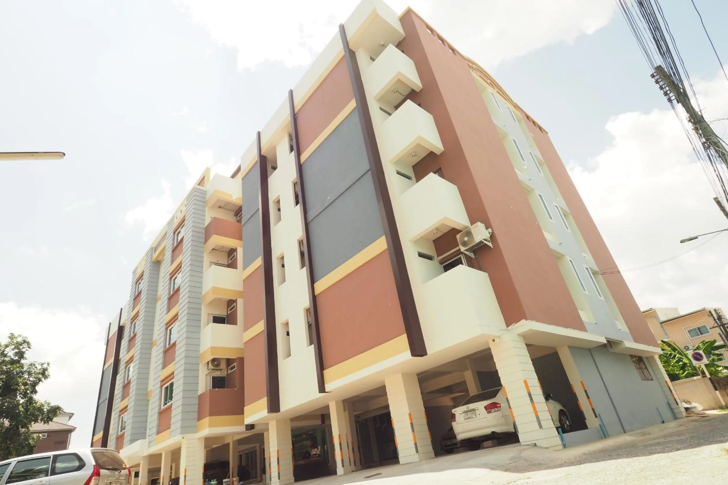 Property building in Supreme Place SHA Plus