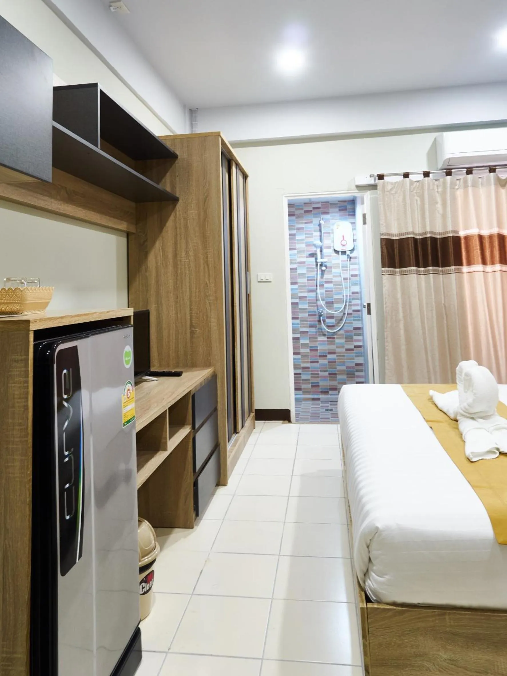 Photo of the whole room, Bed in Supreme Place SHA Plus