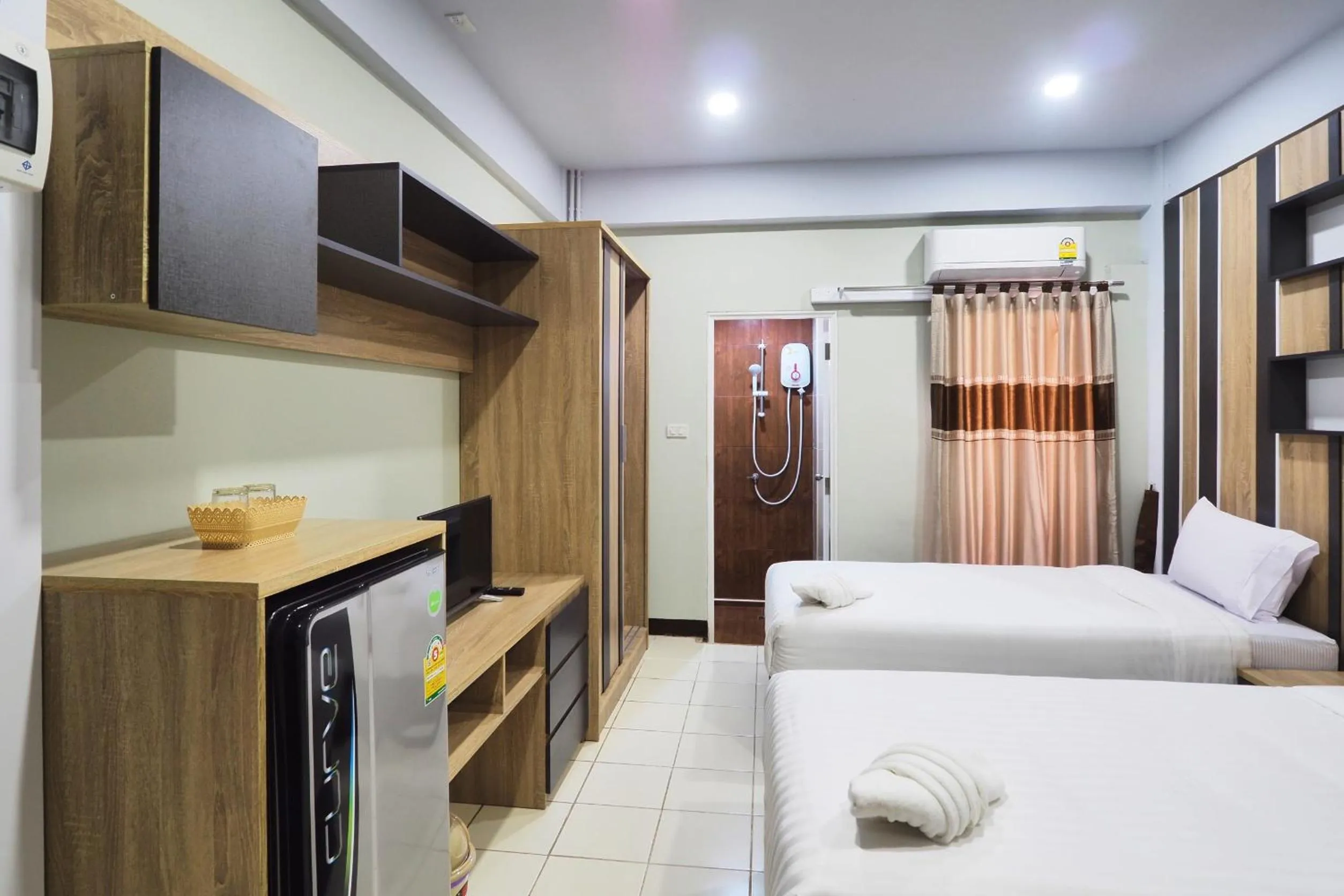 Photo of the whole room, Bed in Supreme Place SHA Plus