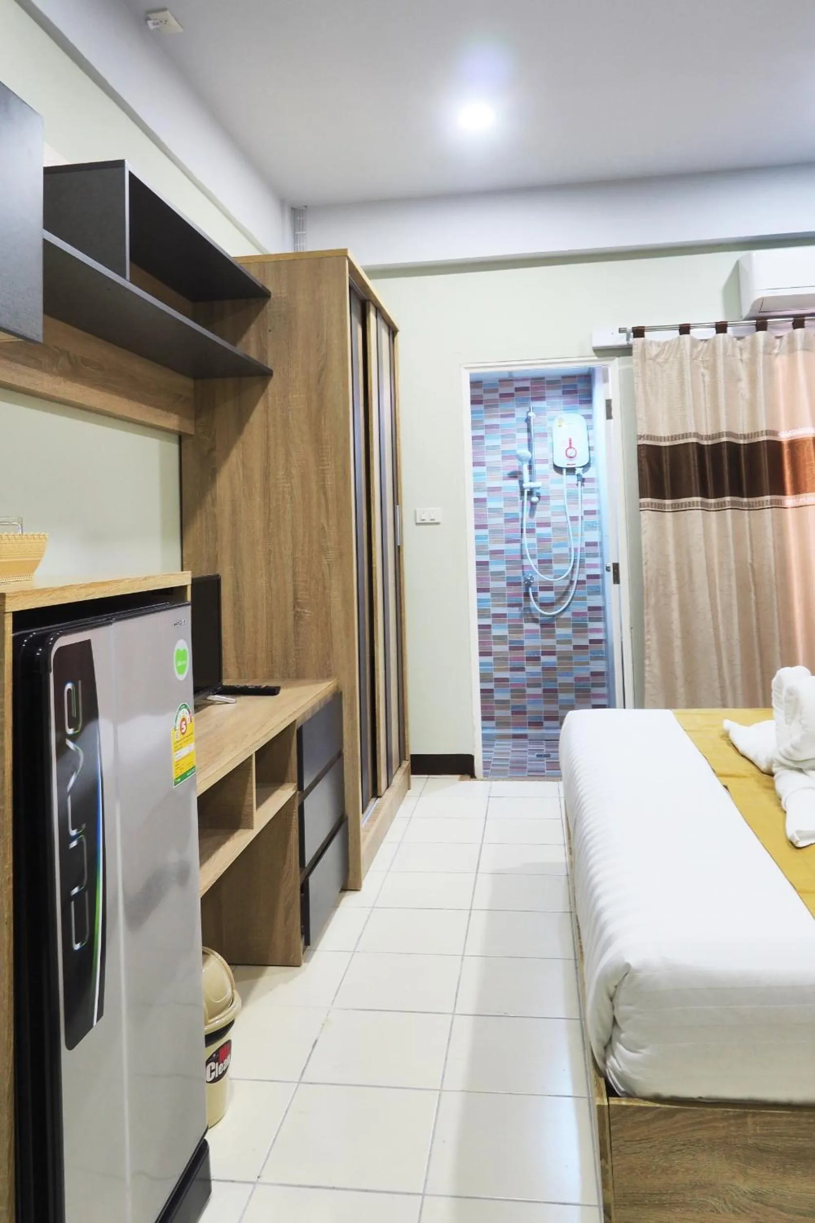 Photo of the whole room, Bed in Supreme Place SHA Plus