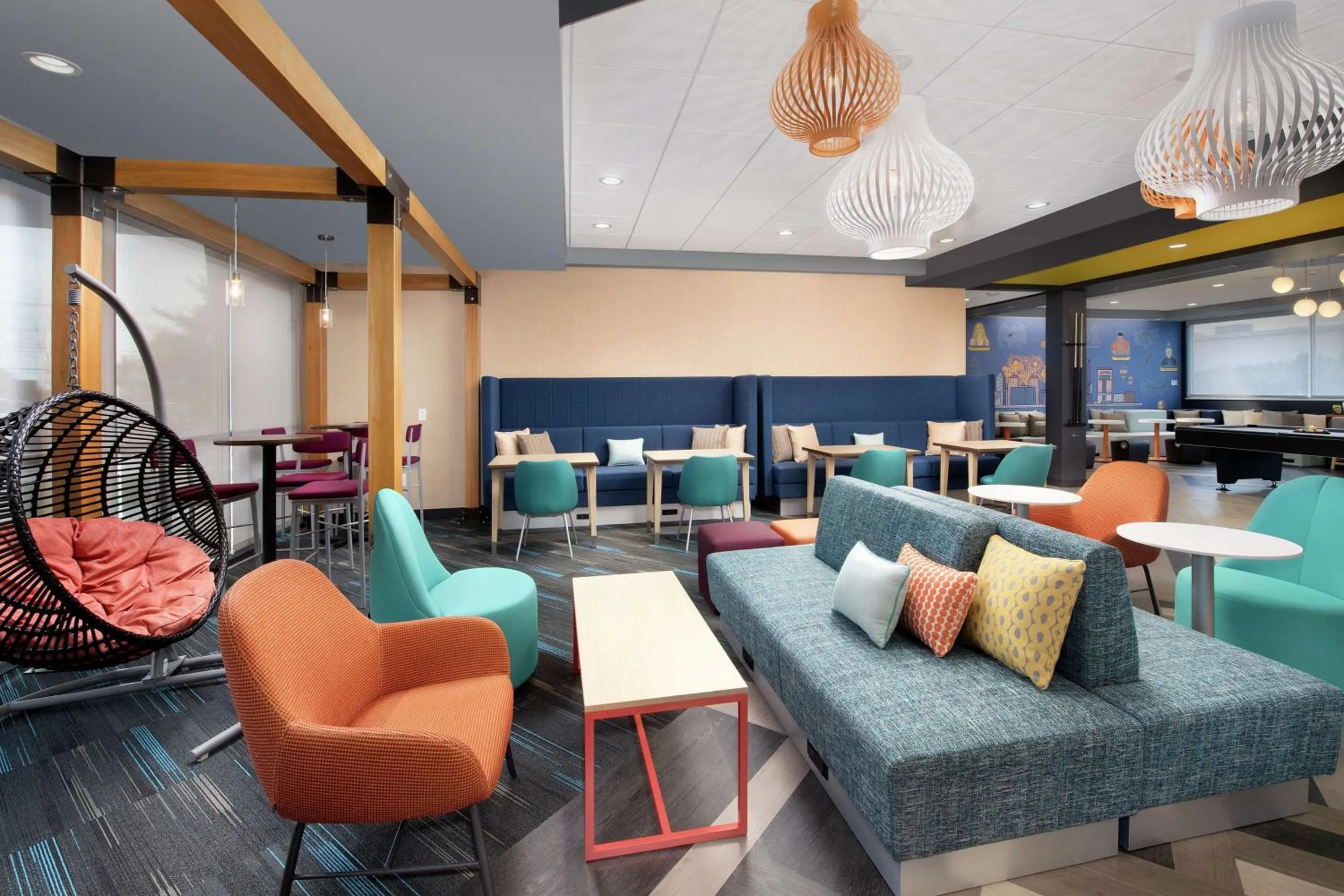 Communal lounge/ TV room in Tru By Hilton Louisville East Ky