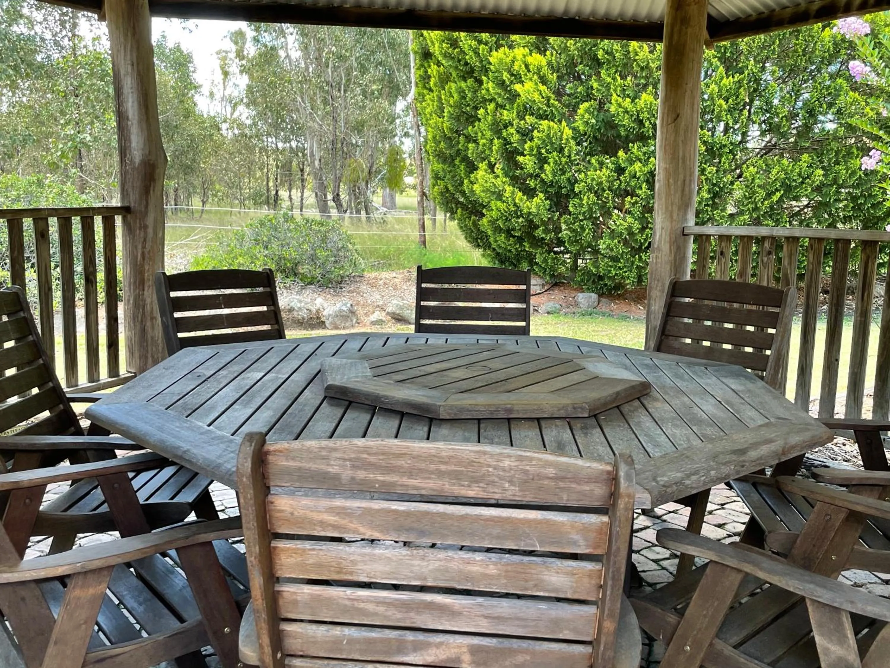 BBQ facilities in Crows Nest Motel