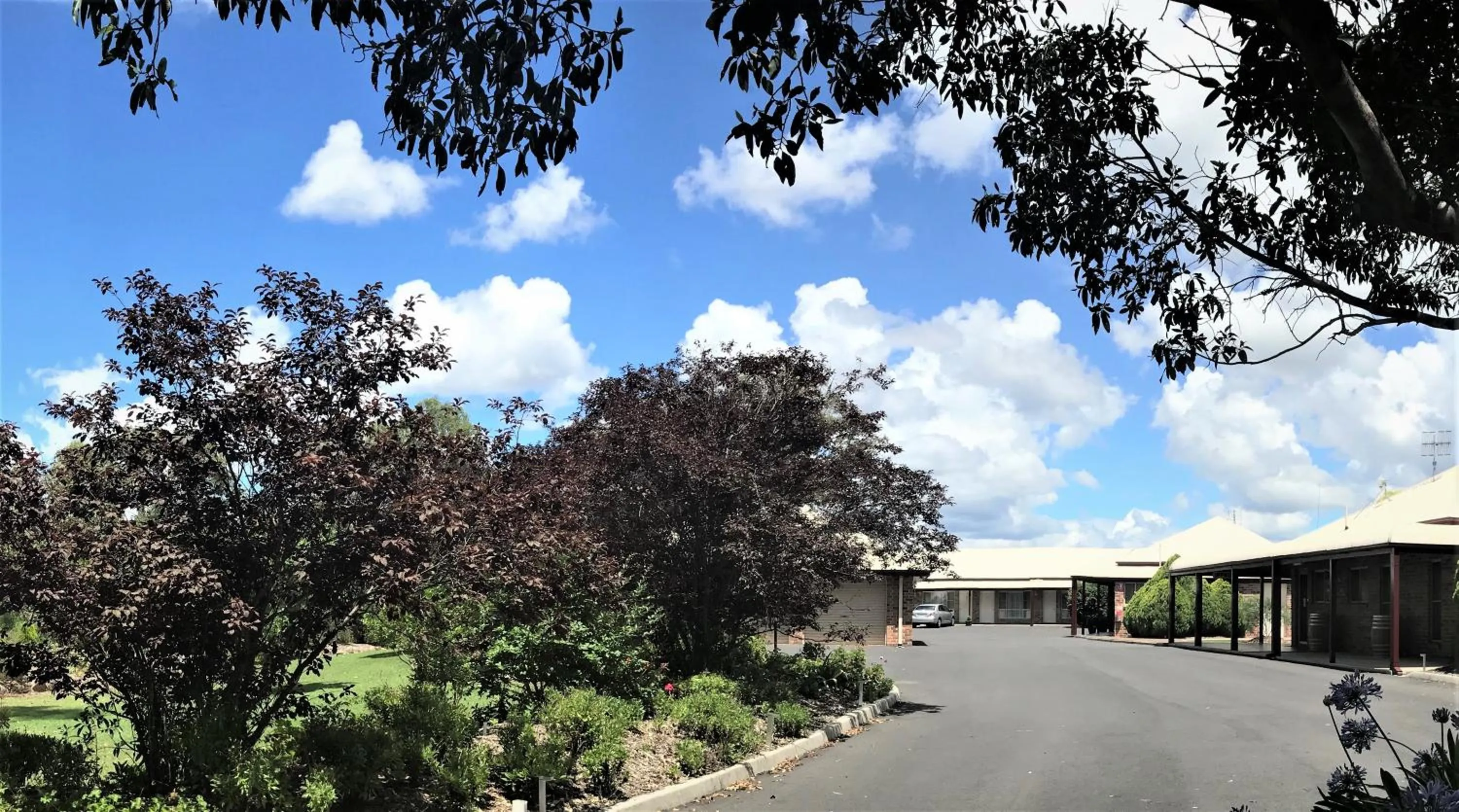 Facade/entrance in Crows Nest Motel