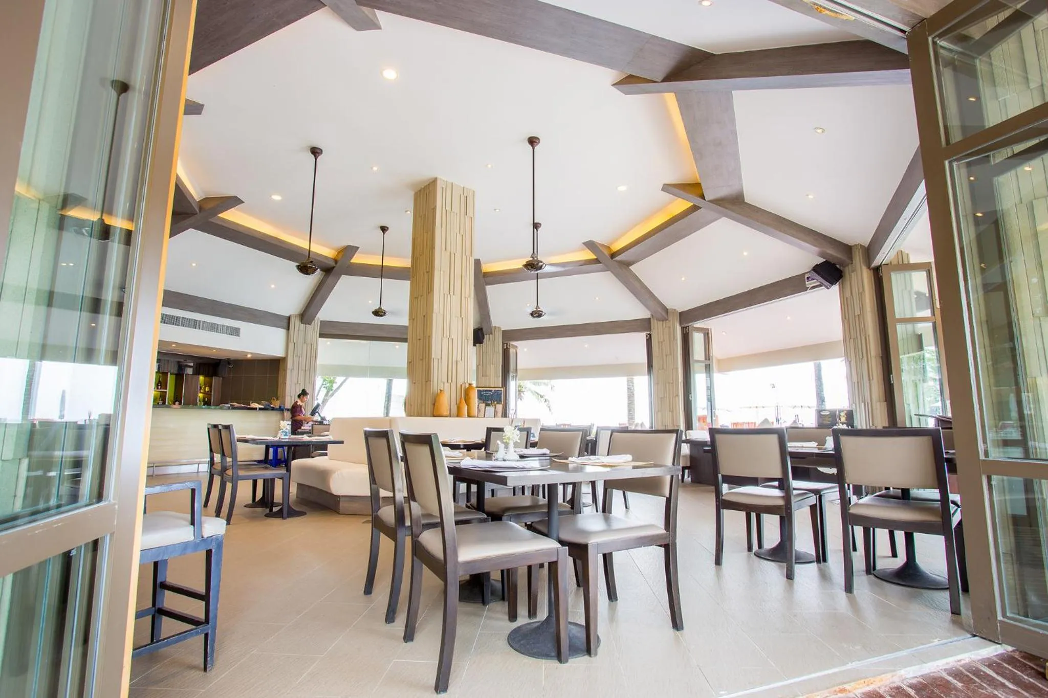 Restaurant/places to eat in Novotel Rayong Rim Pae Resort