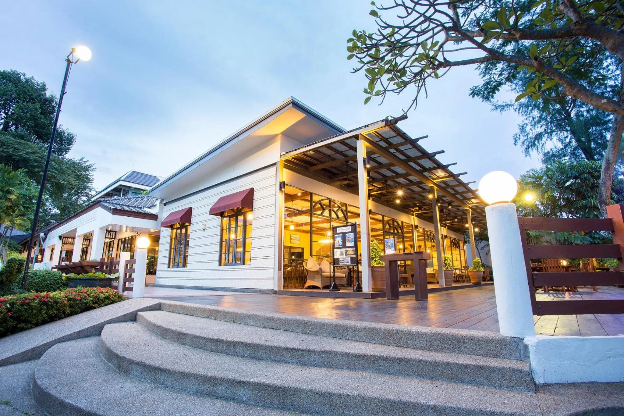 Restaurant/places to eat in Novotel Rayong Rim Pae Resort