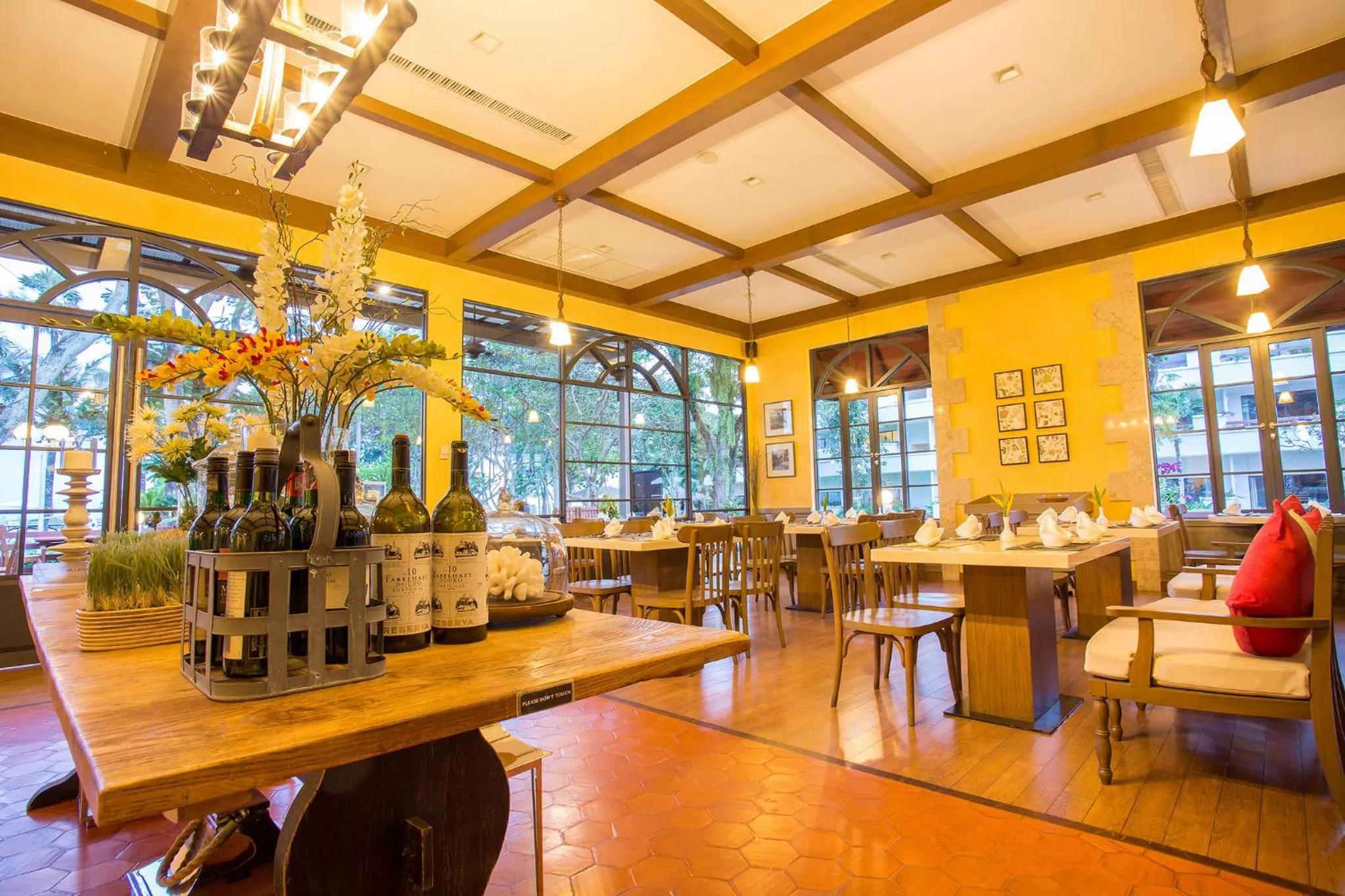 Restaurant/places to eat in Novotel Rayong Rim Pae Resort