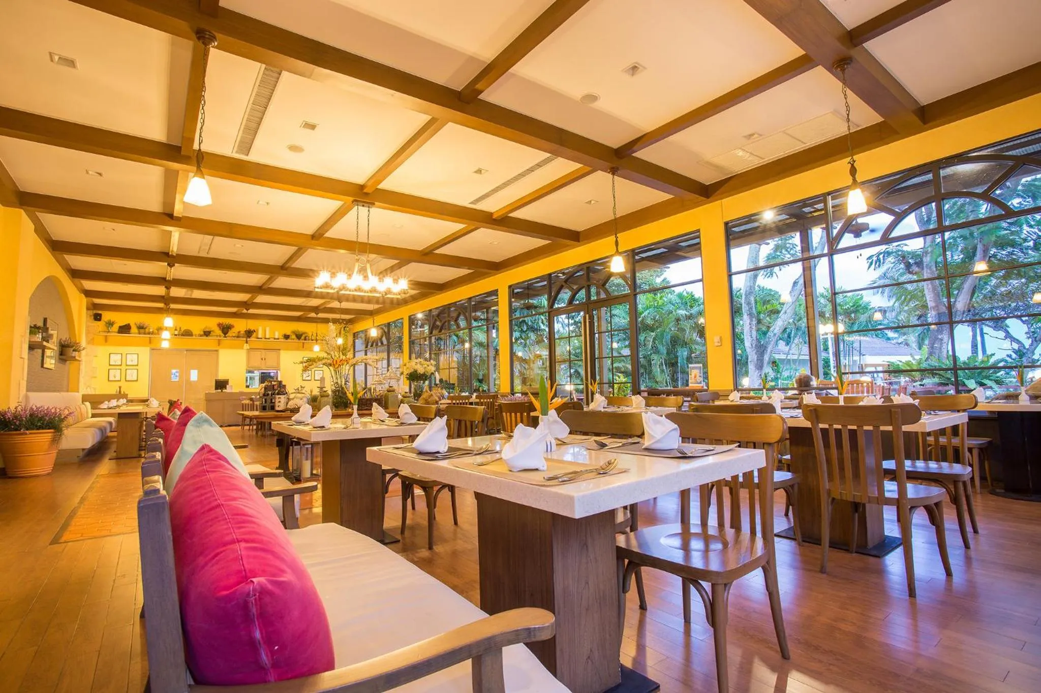 Restaurant/places to eat in Novotel Rayong Rim Pae Resort