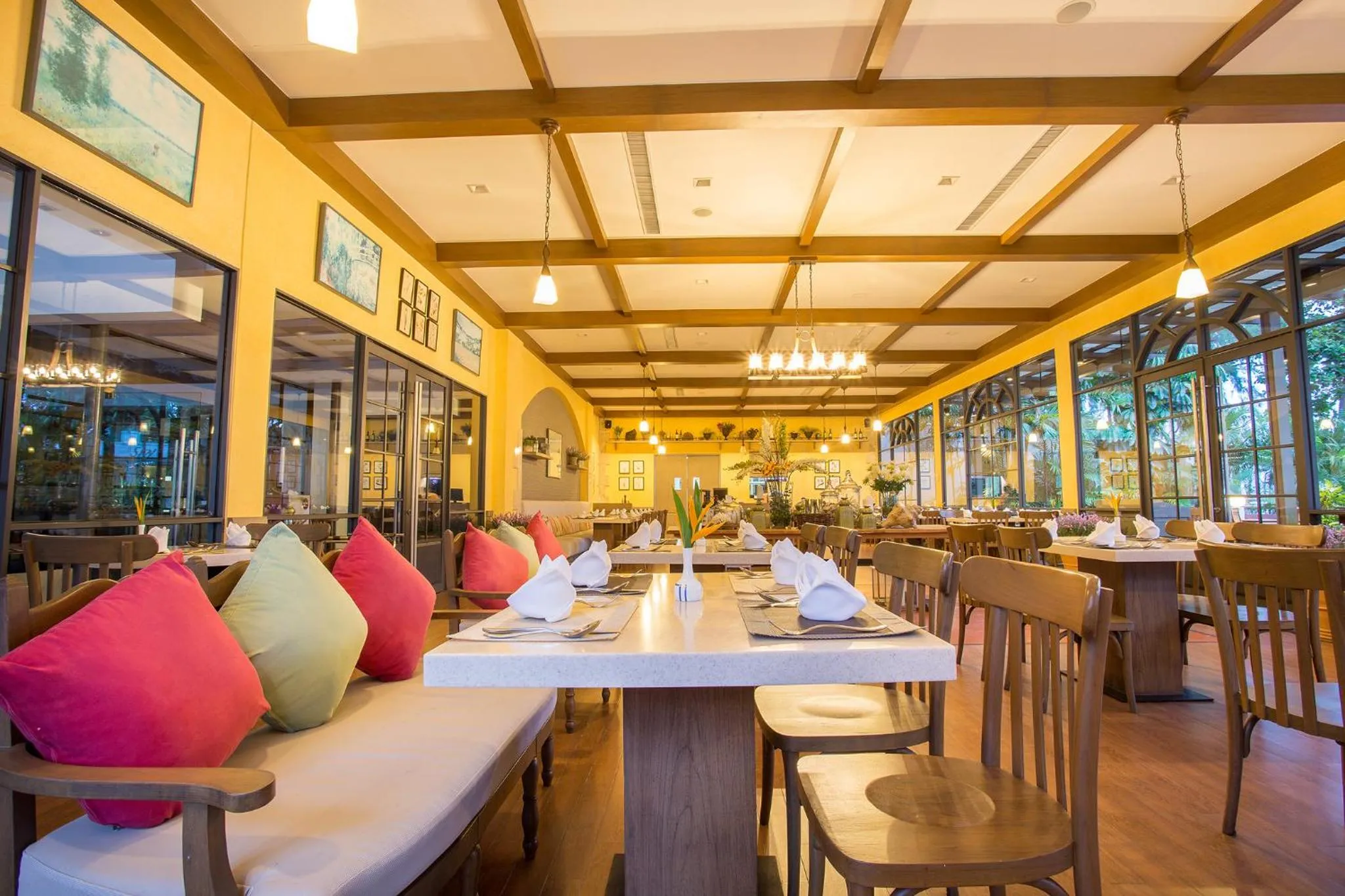 Restaurant/places to eat in Novotel Rayong Rim Pae Resort