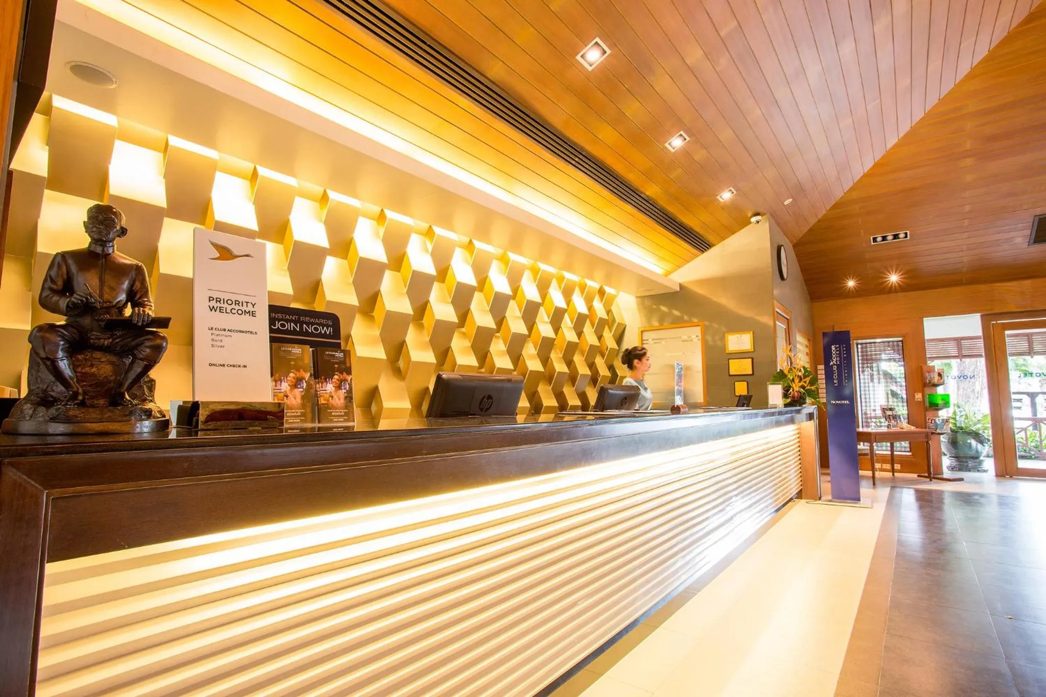 Lobby or reception in Novotel Rayong Rim Pae Resort