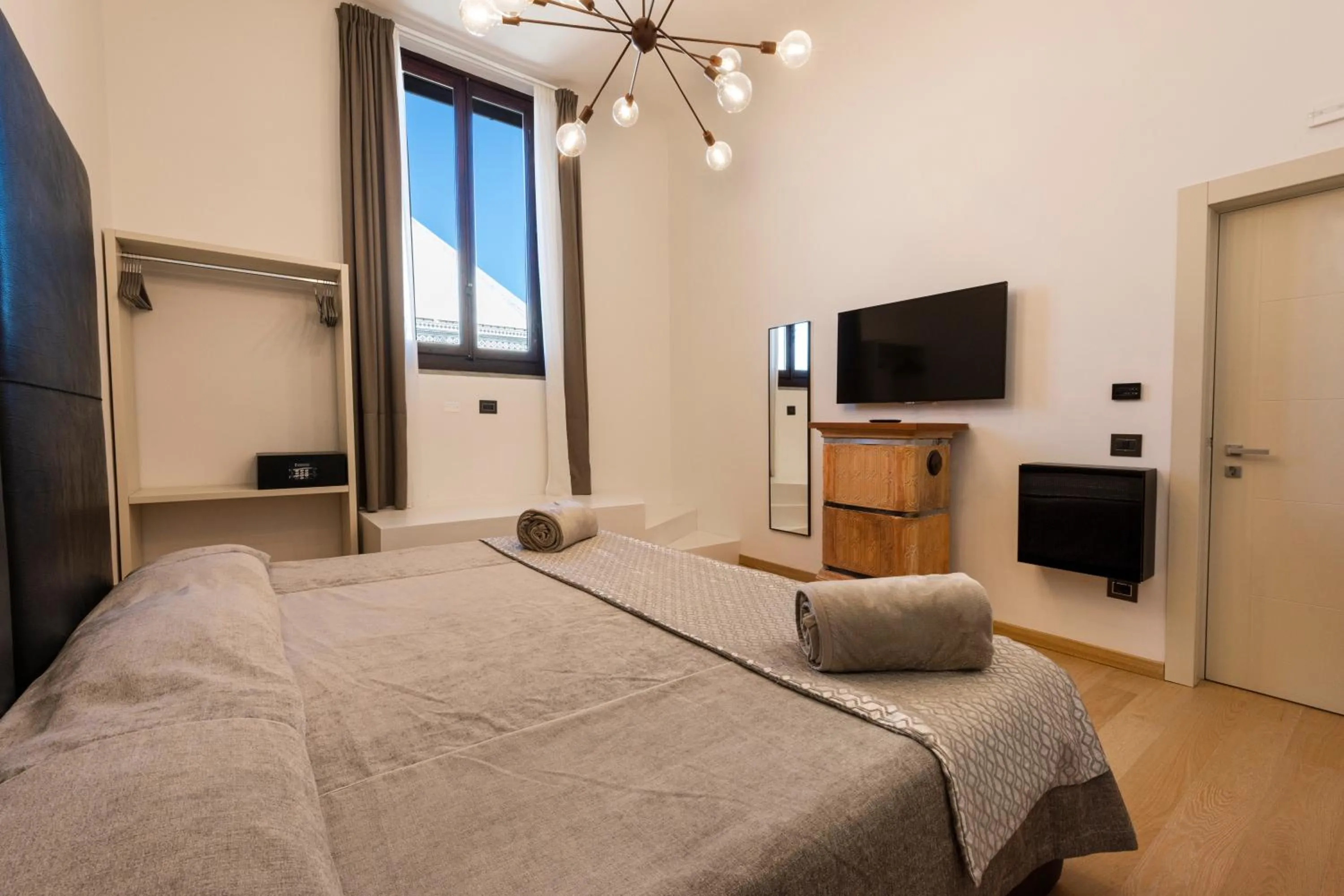 Communal lounge/ TV room, Bed in B&B Soggiorno Battistero