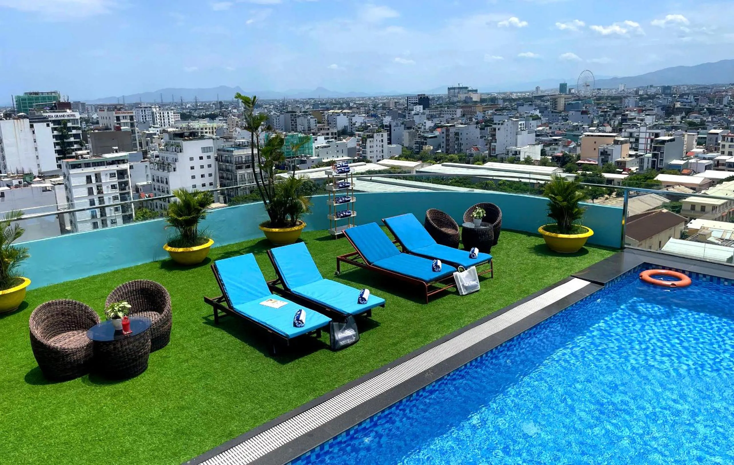 Swimming pool in Ritzy Boutique Hotel Da Nang Beach