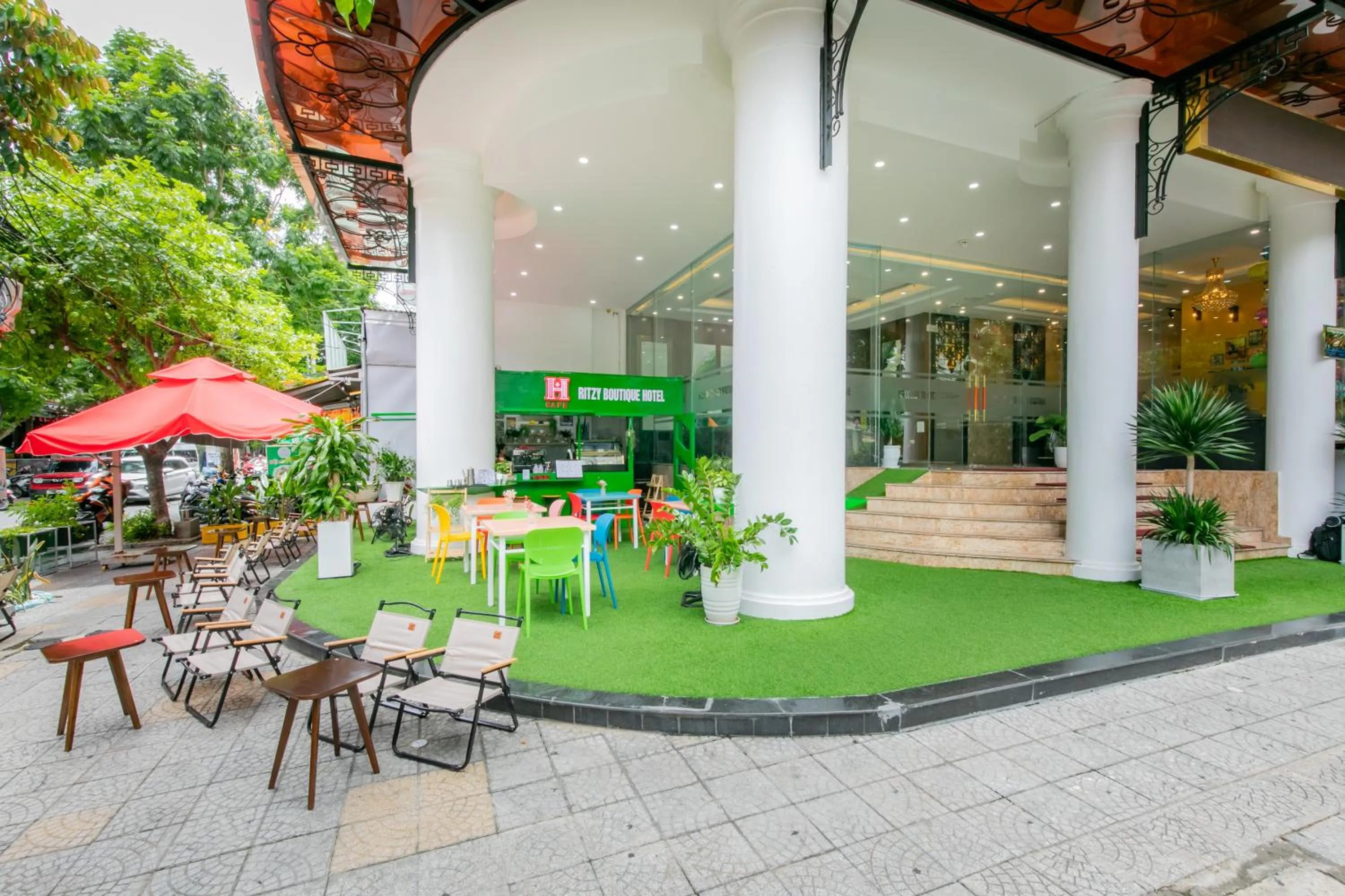 Property building in Ritzy Boutique Hotel Da Nang Beach