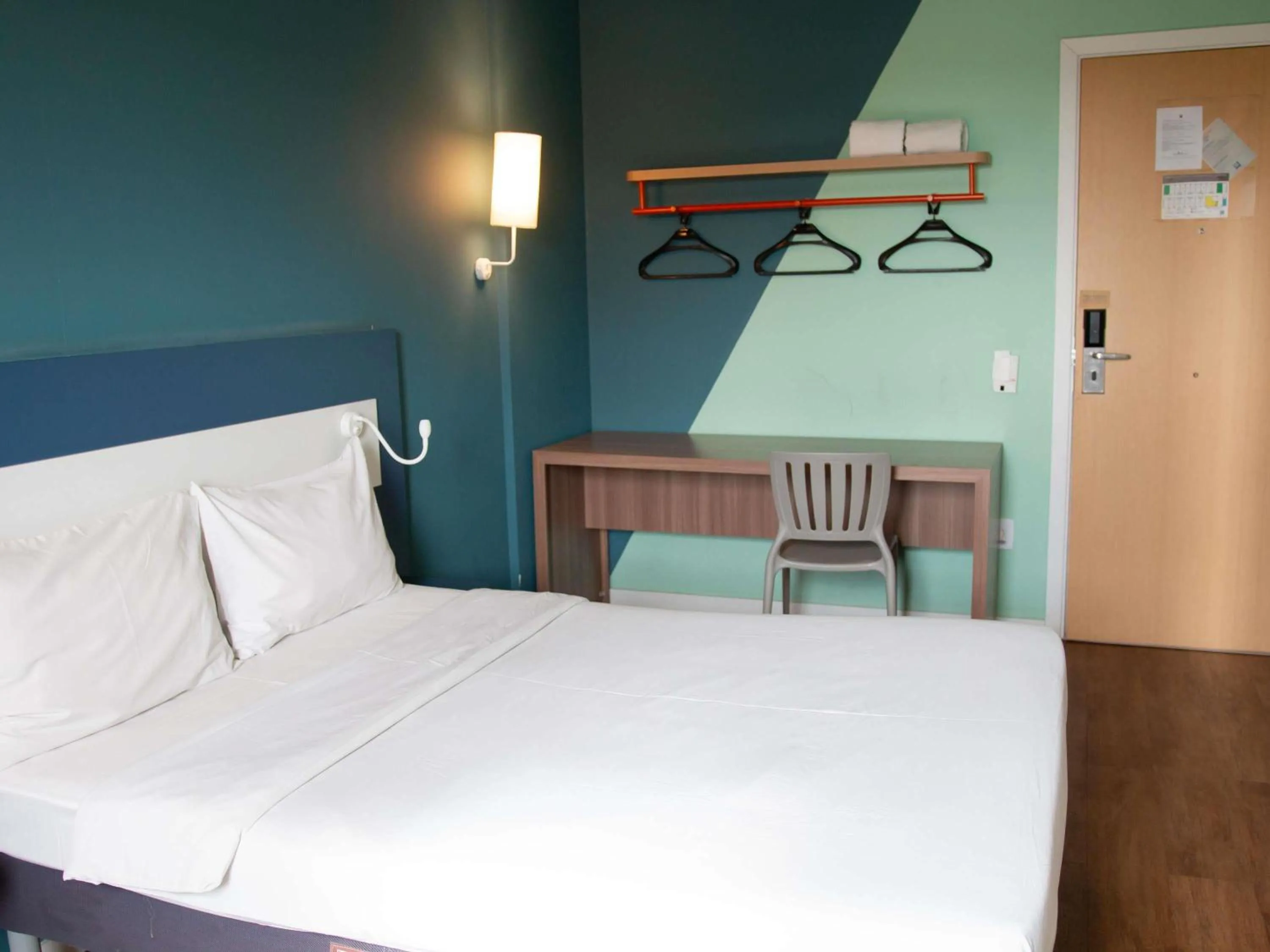 Business facilities, Bed in ibis budget Muriae