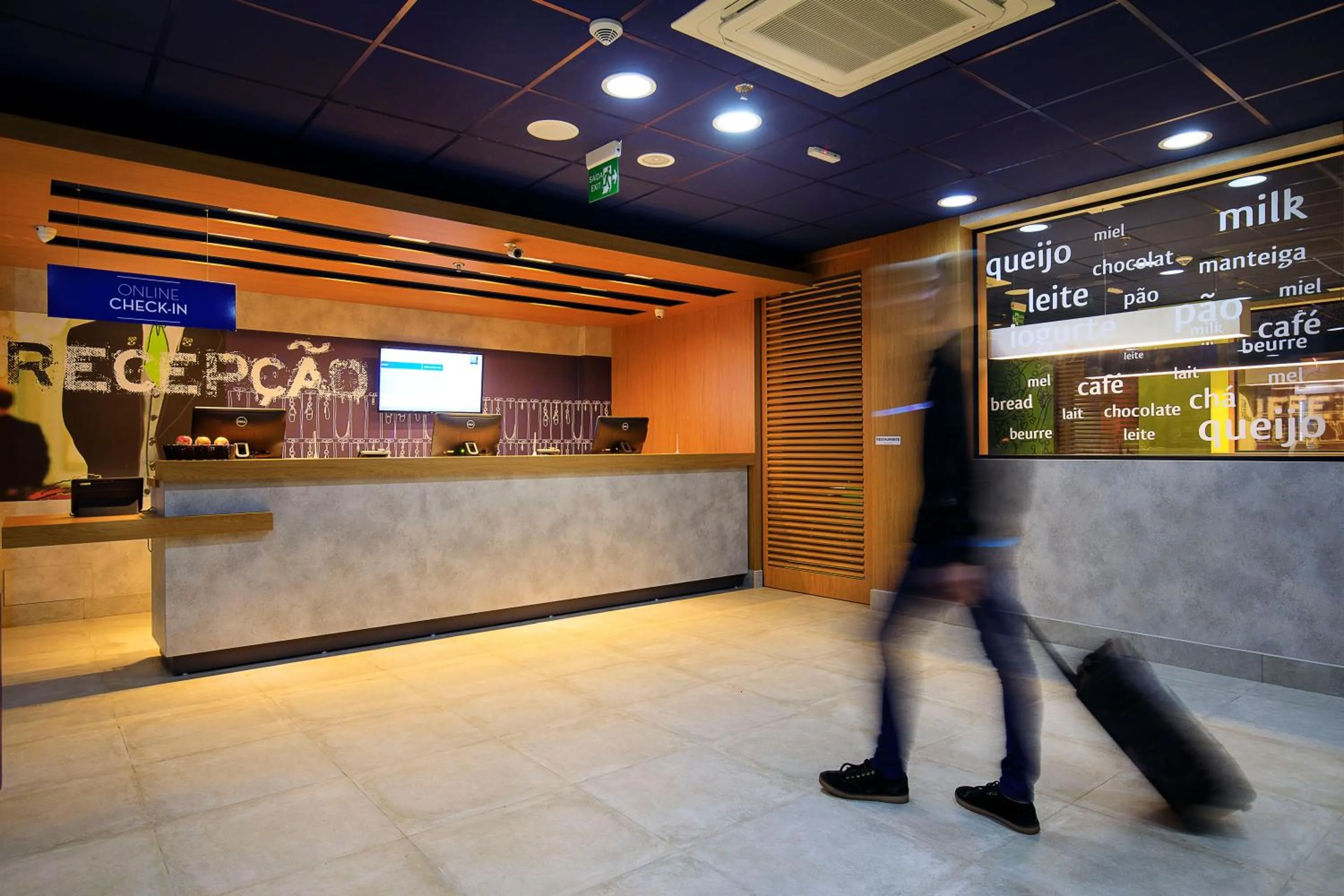 Lobby or reception in ibis budget Sao Jose do Rio Preto