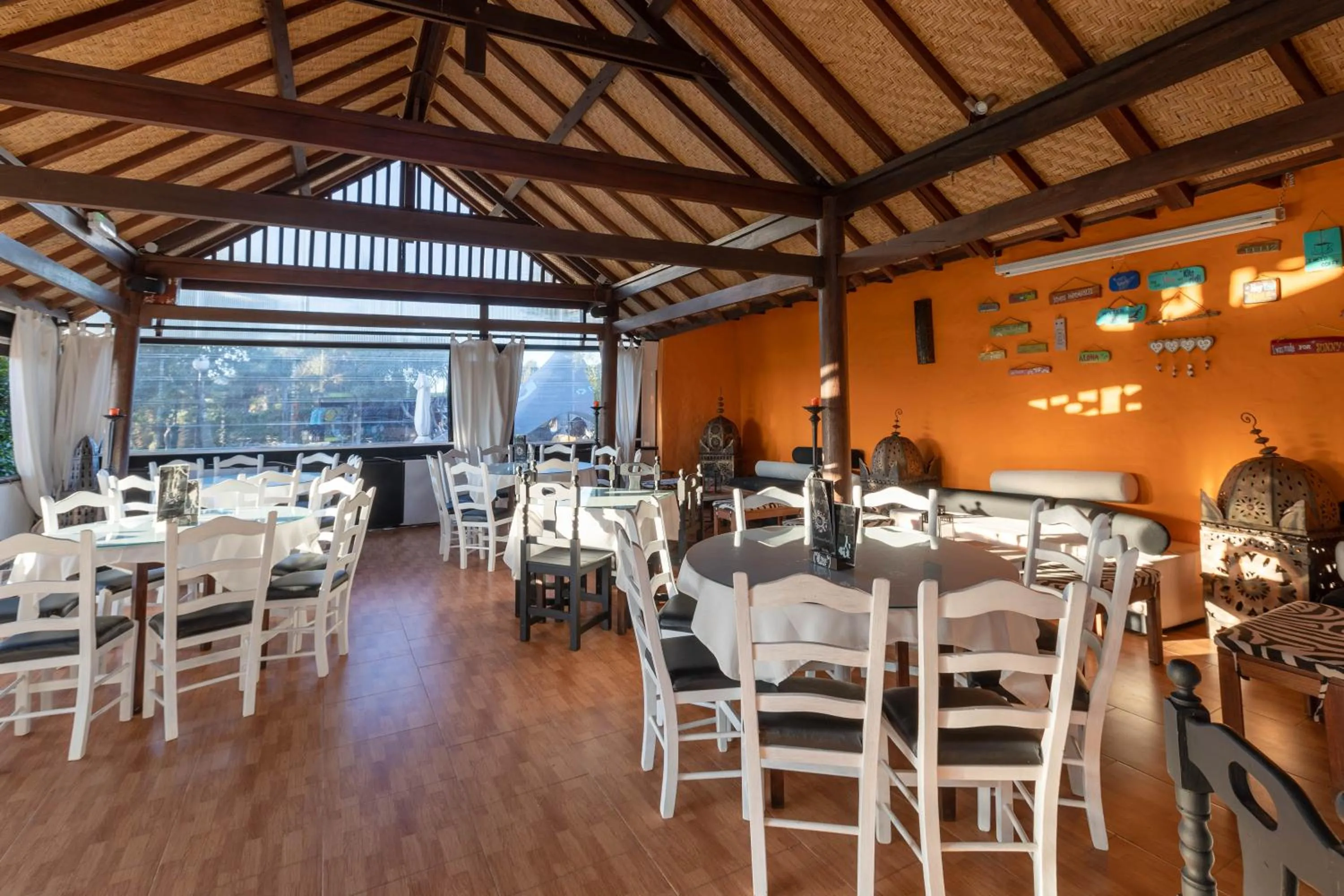 Restaurant/places to eat in Hotel Copacabana Tarifa Beach