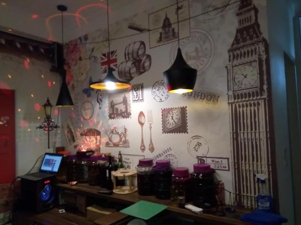 Restaurant/places to eat in Friendly Home Hotel