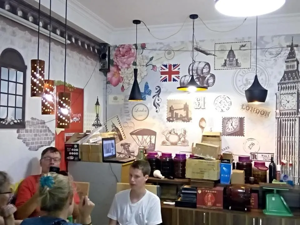 Restaurant/places to eat in Friendly Home Hotel