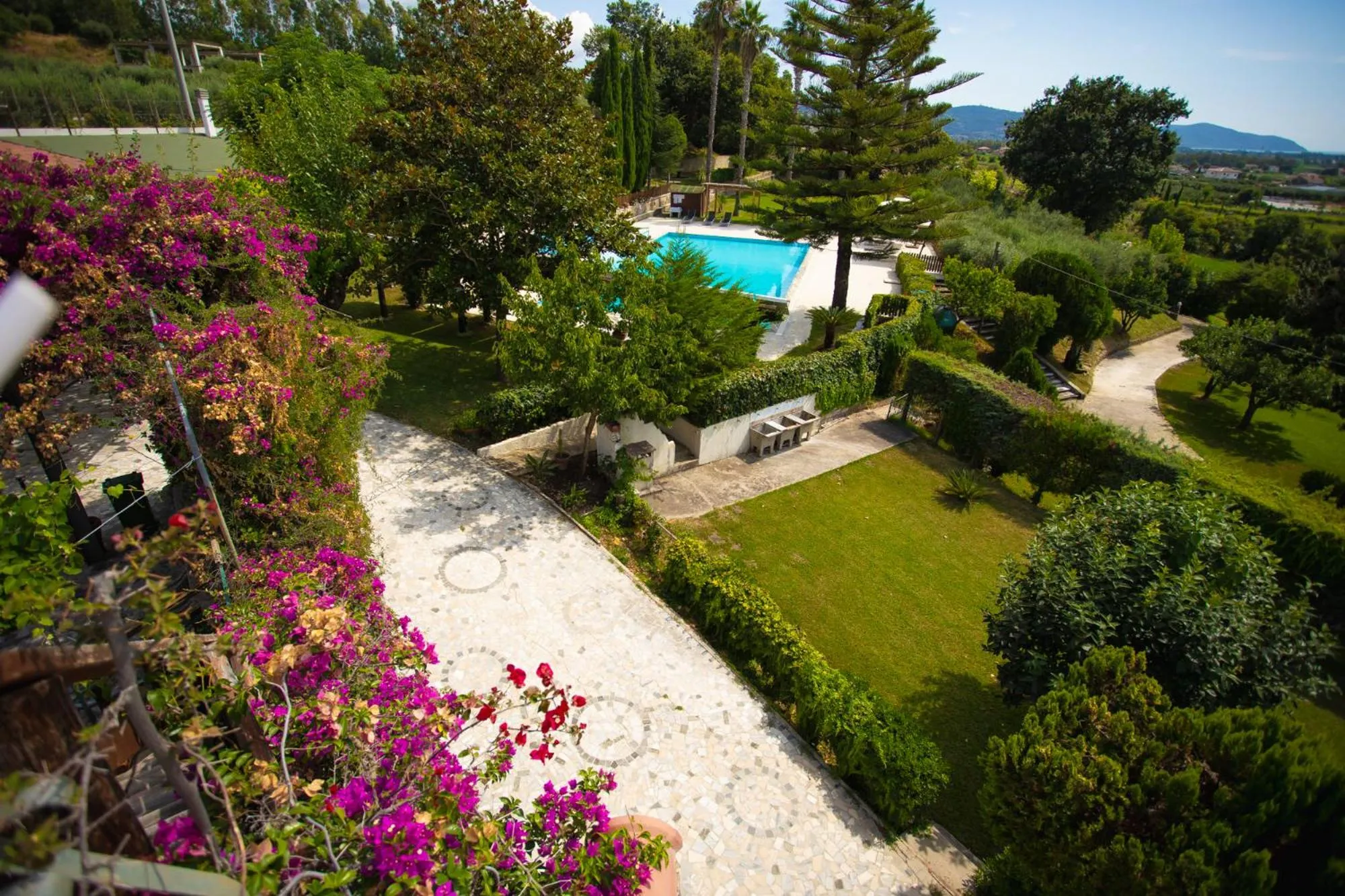 Garden in Residenza Giancesare Family Apartments