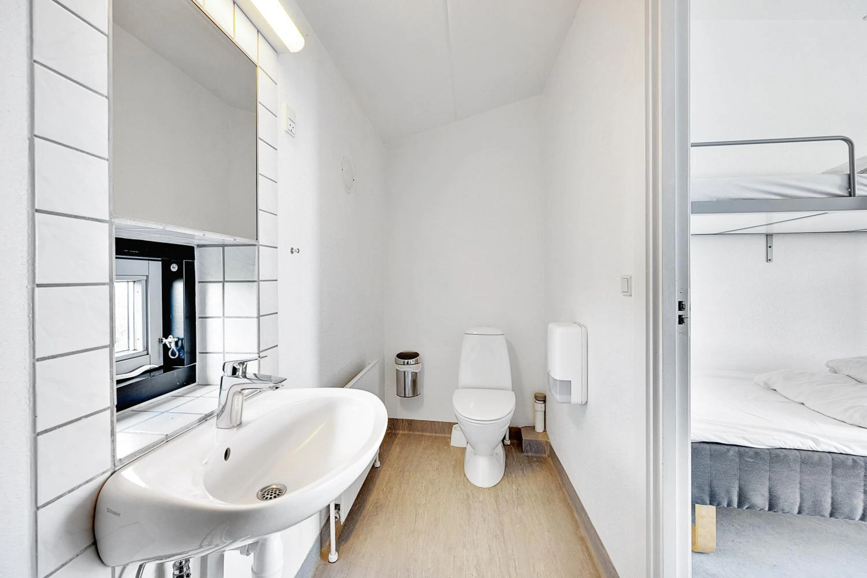 Toilet, Bed in Danhostel Rønde