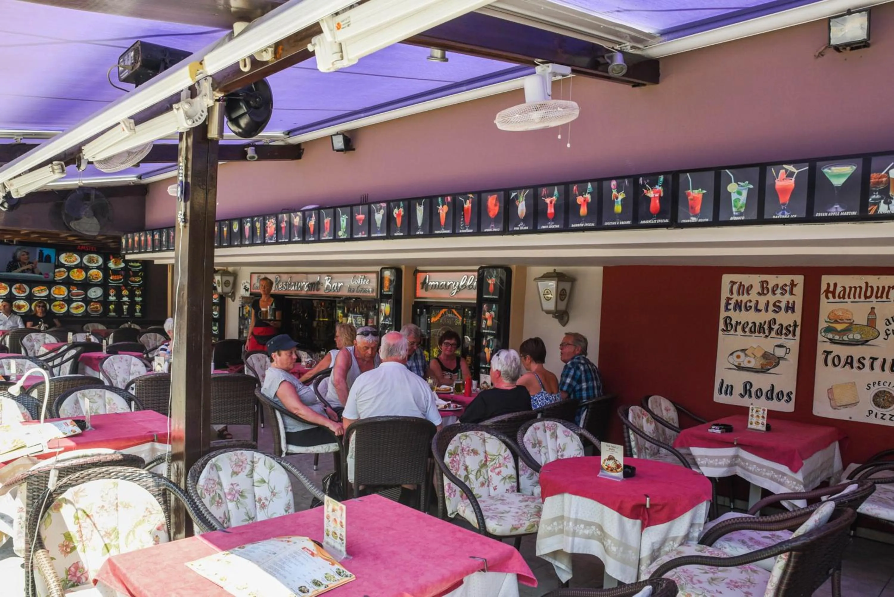 Restaurant/Places to Eat in Amaryllis Hotel