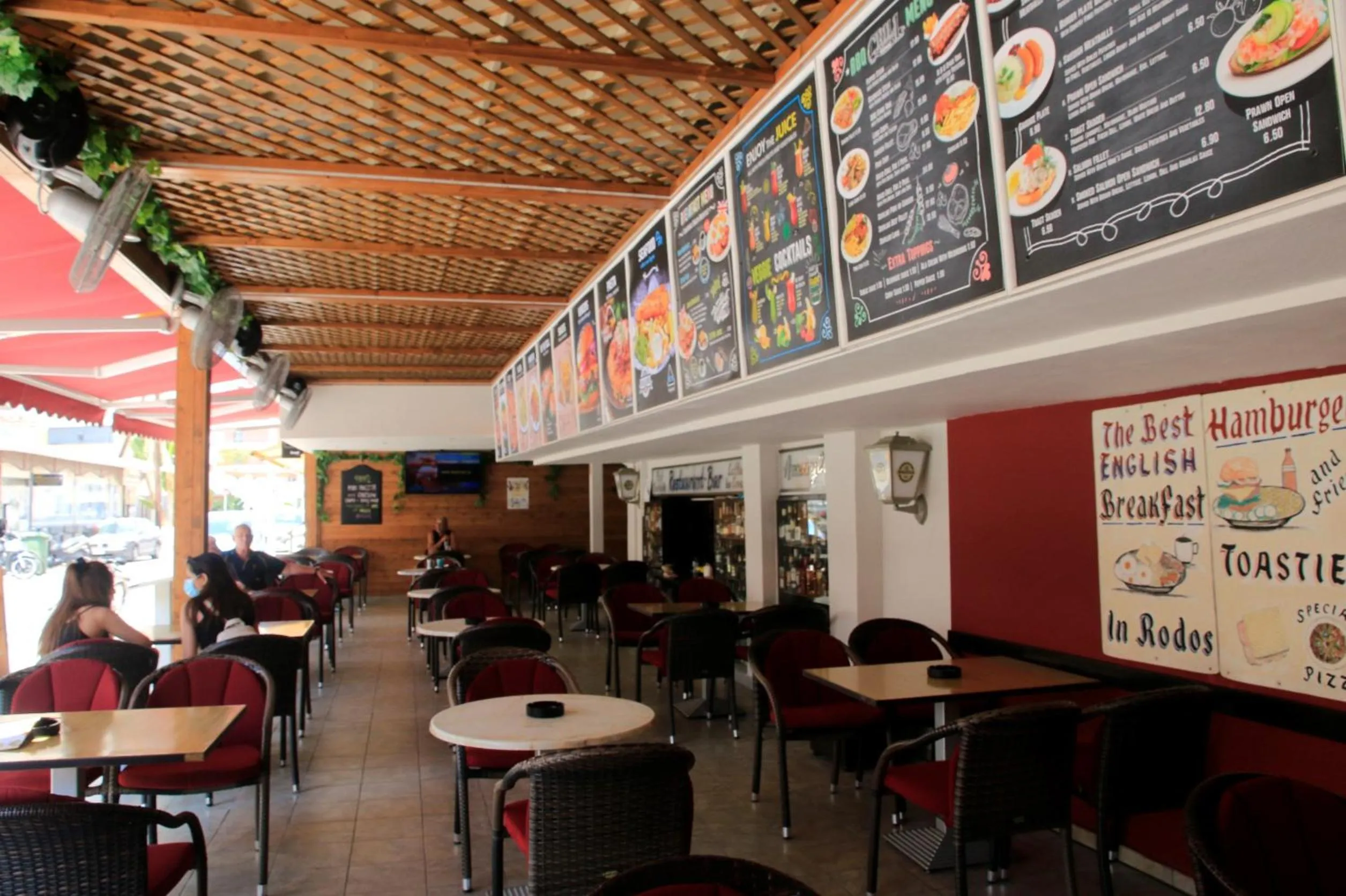 Restaurant/Places to Eat in Amaryllis Hotel