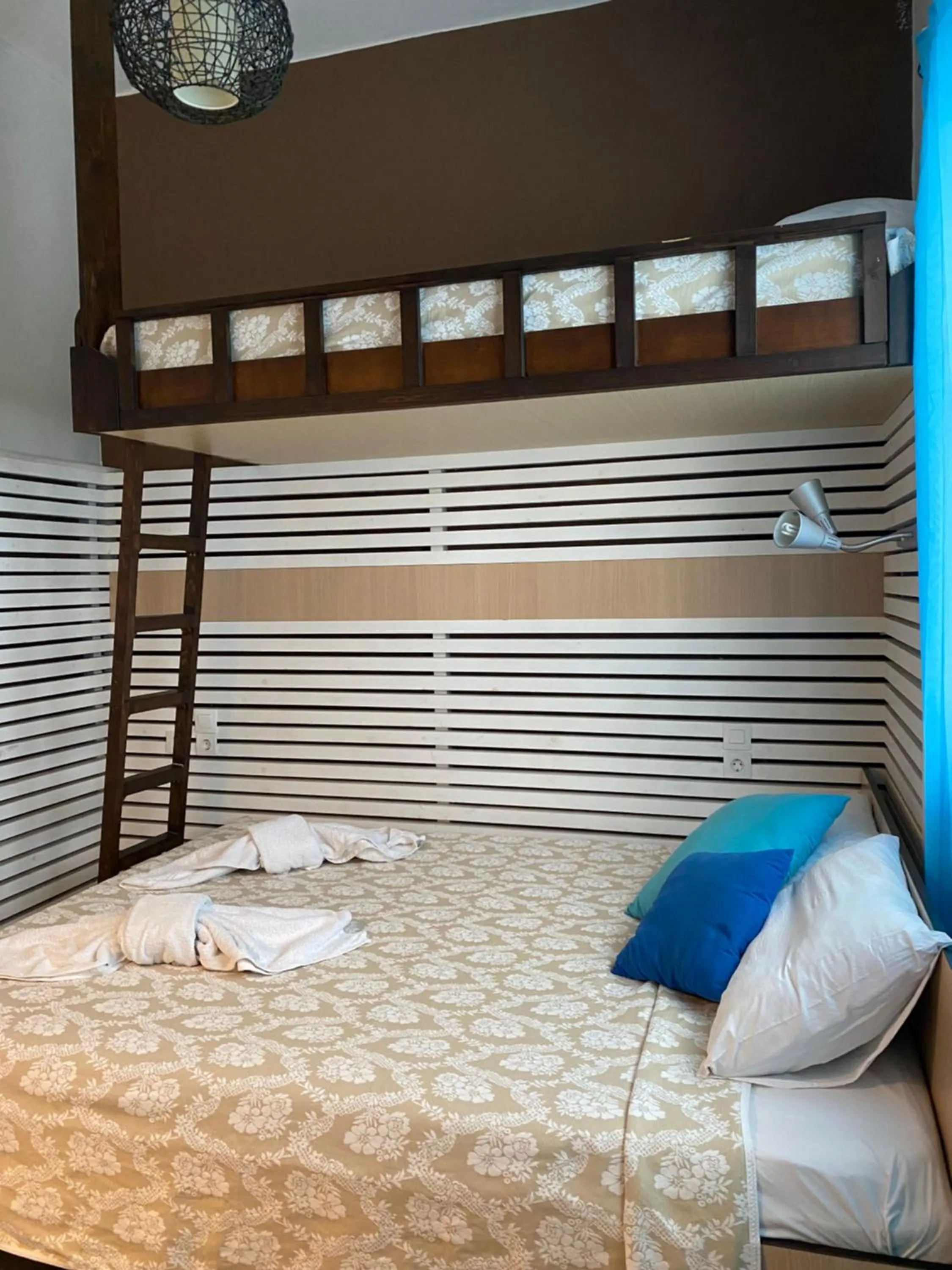 Bed in Amaryllis Hotel