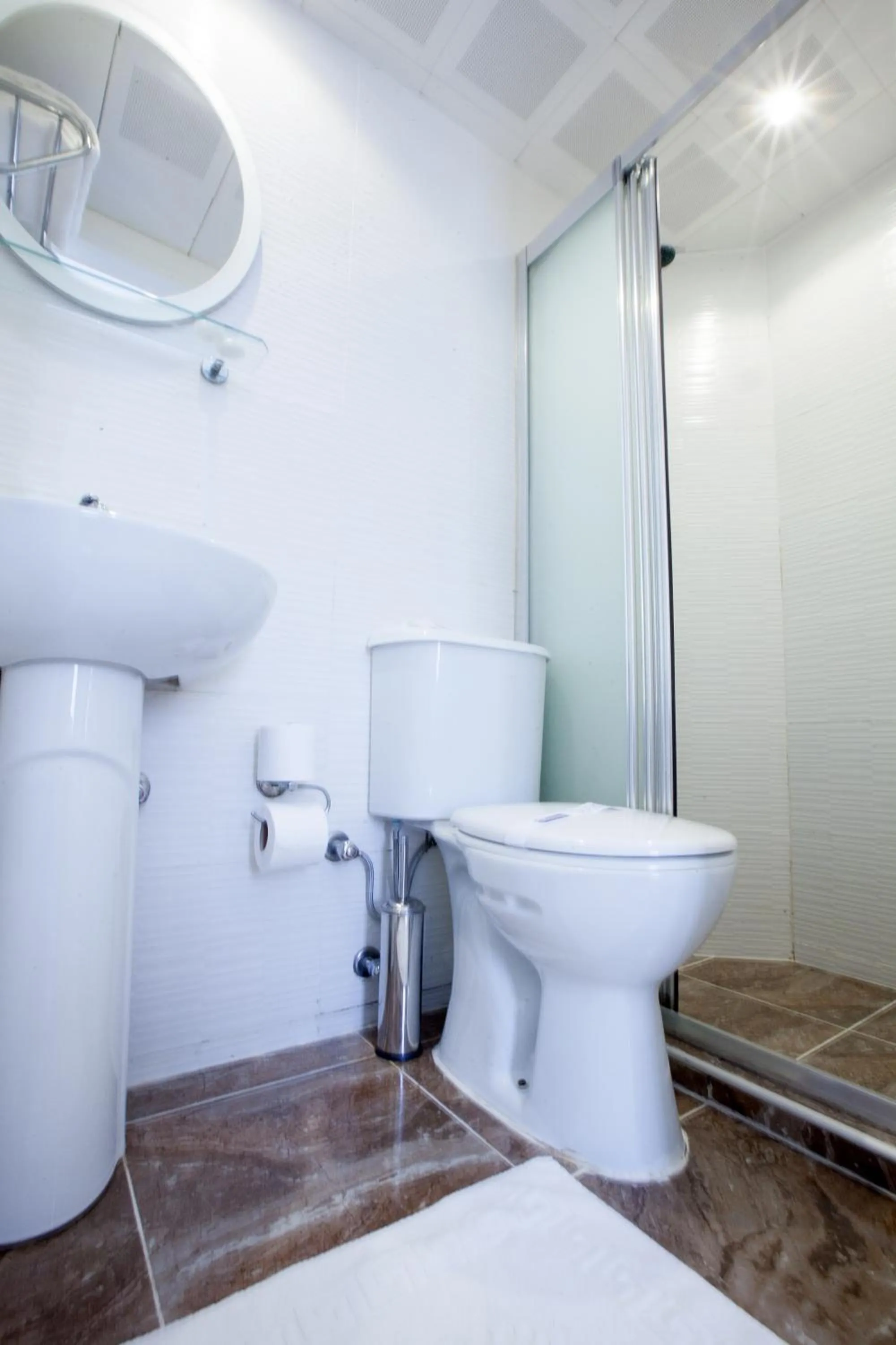 Bathroom in Nasa Flora Hotel