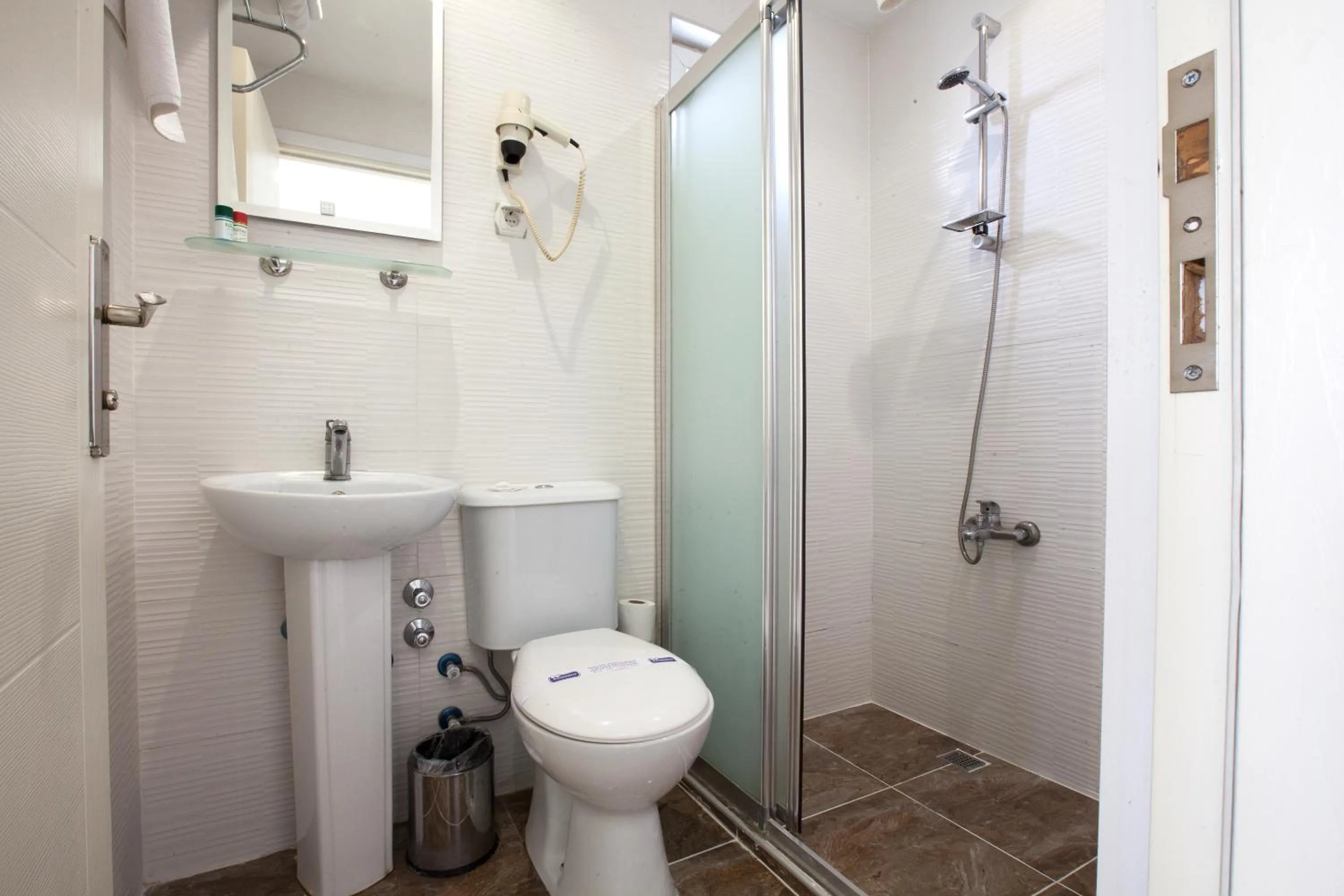 Bathroom in Nasa Flora Hotel