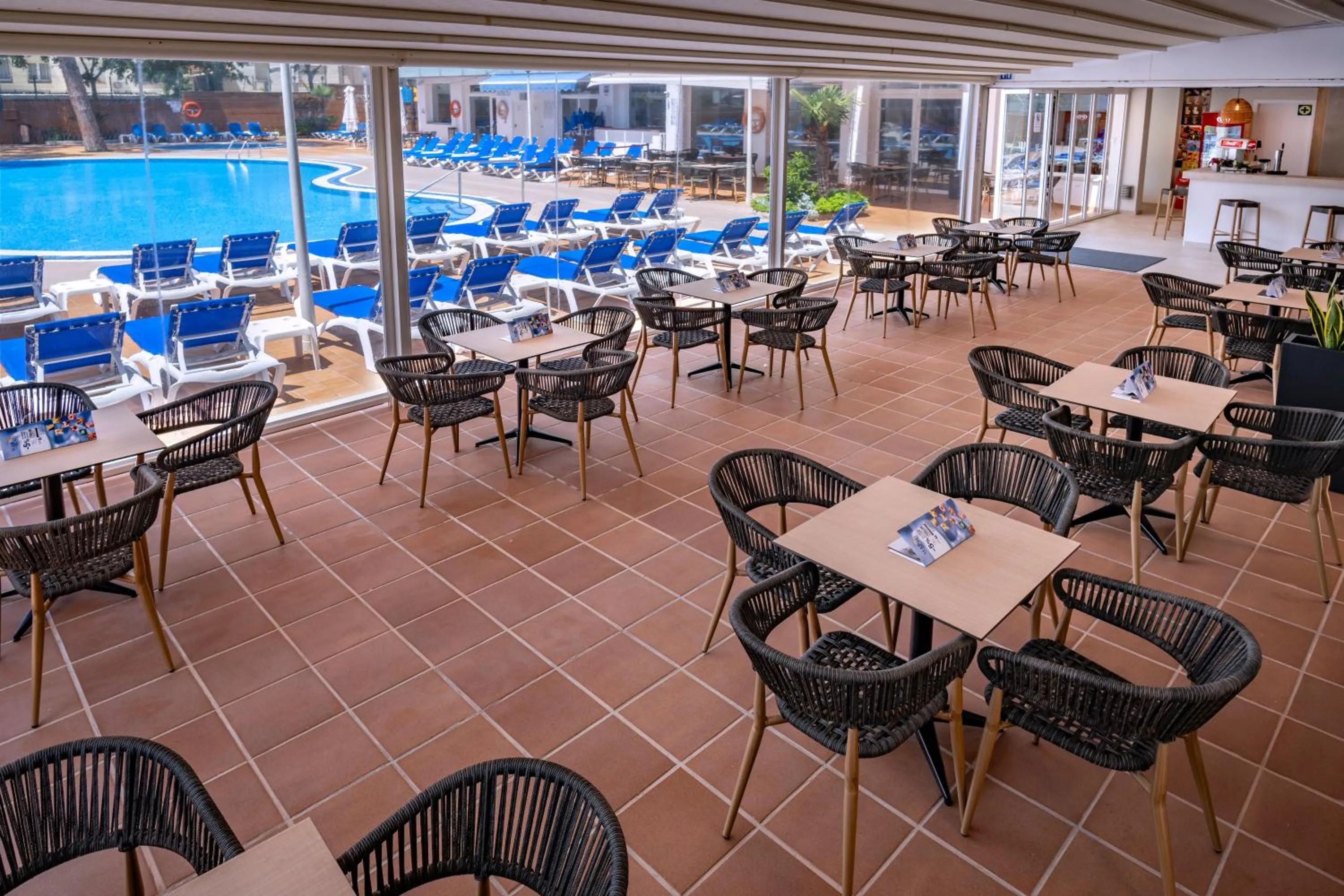 Lounge or bar in Hotel Mar Blau