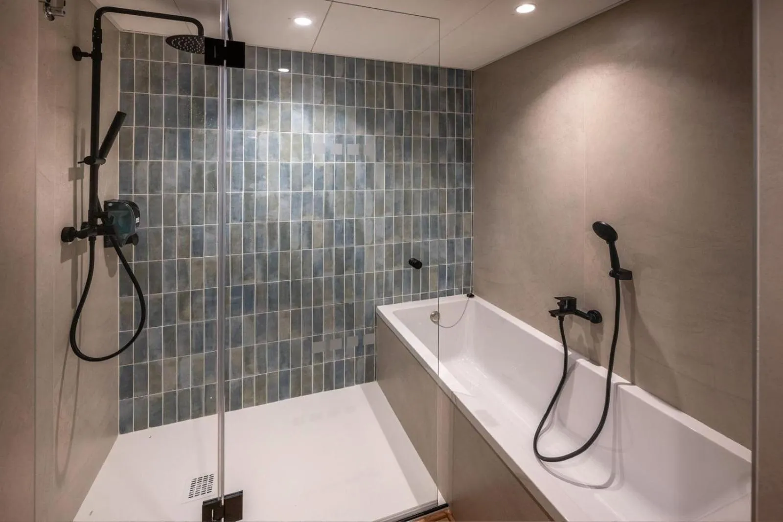 Shower in Hotel Mar Blau