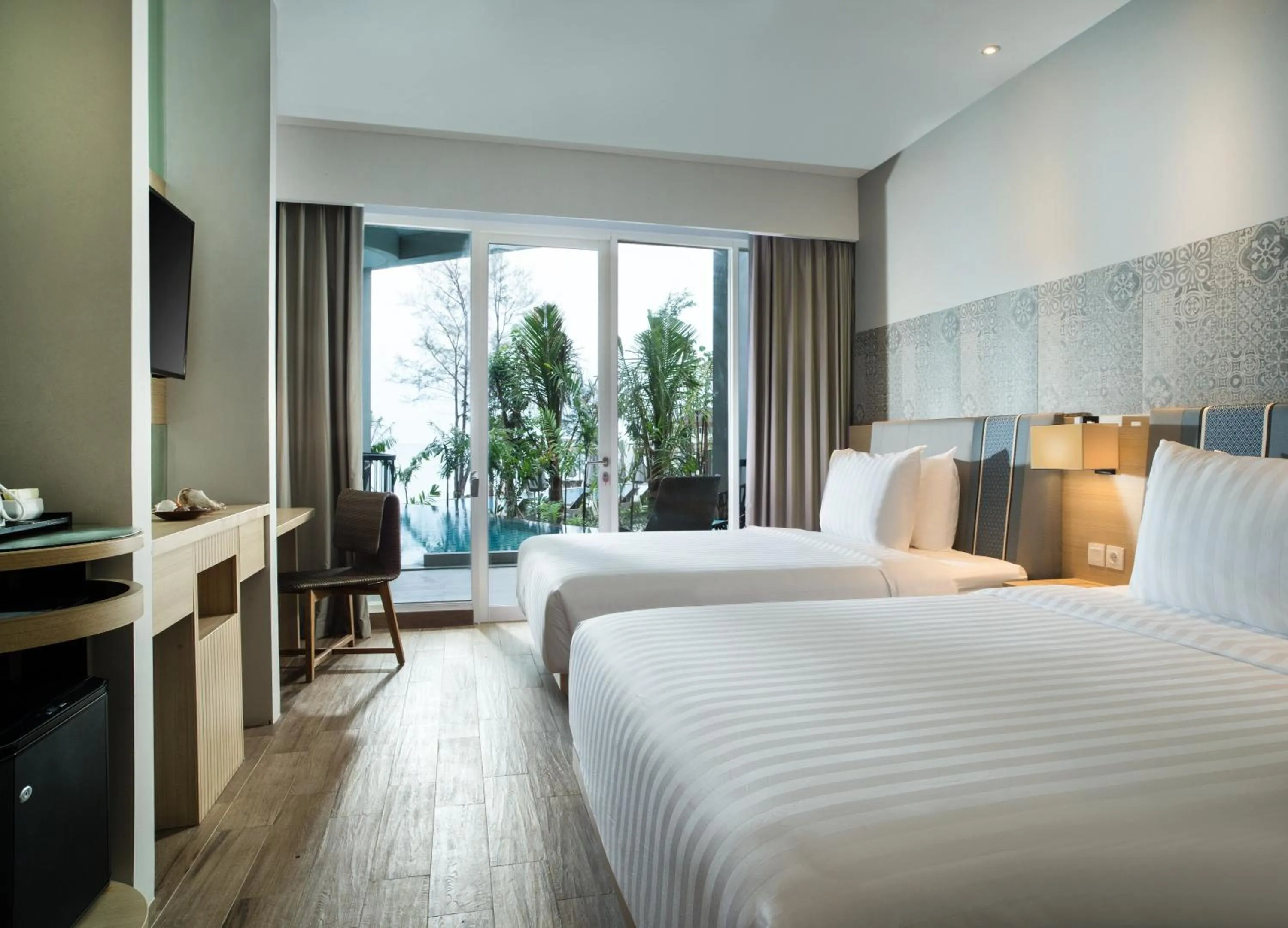 Pool view, Bed in Hotel Santika Premiere Beach Resort Belitung