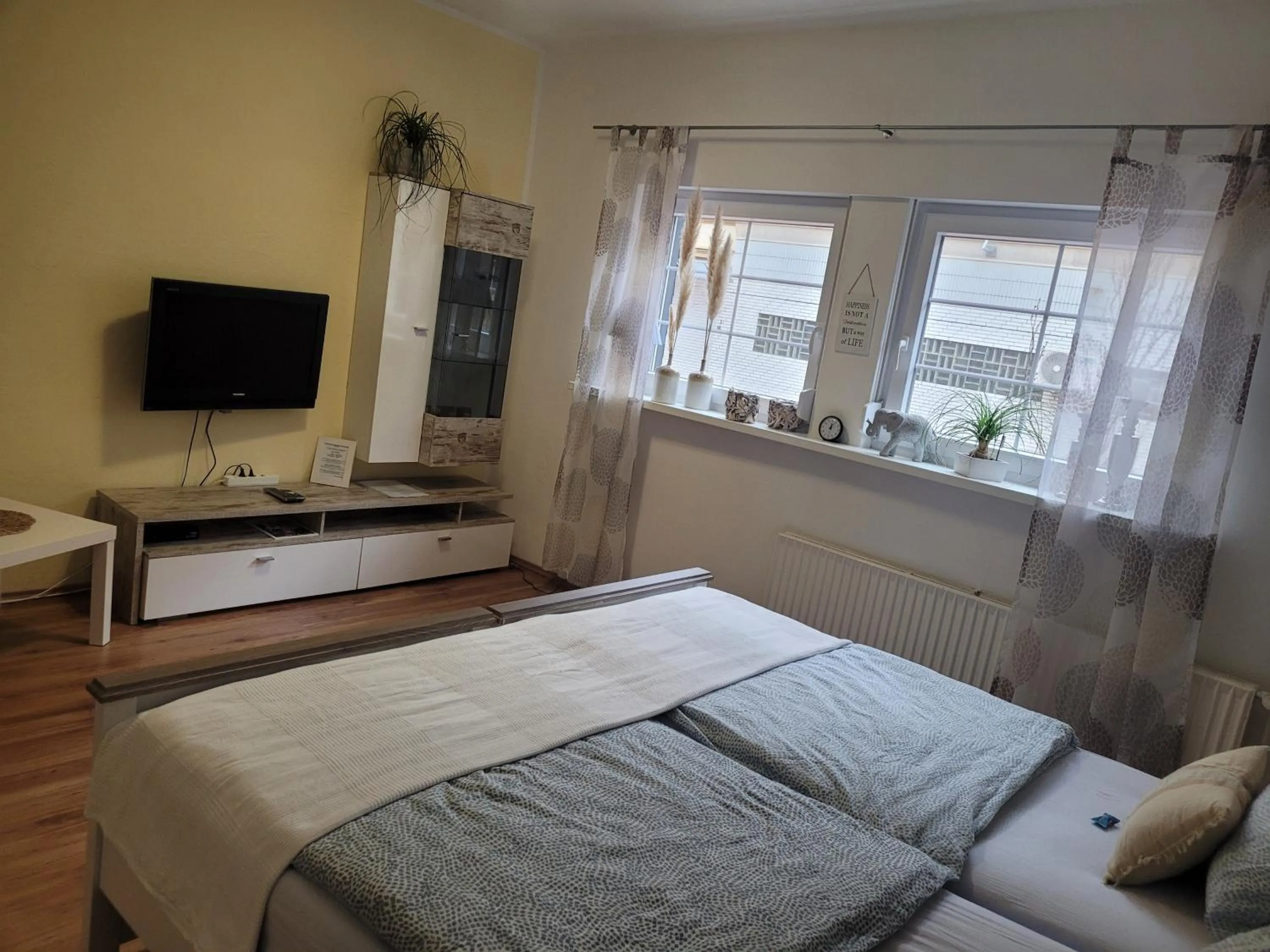 Photo of the whole room, Bed in Gästehaus Kampik