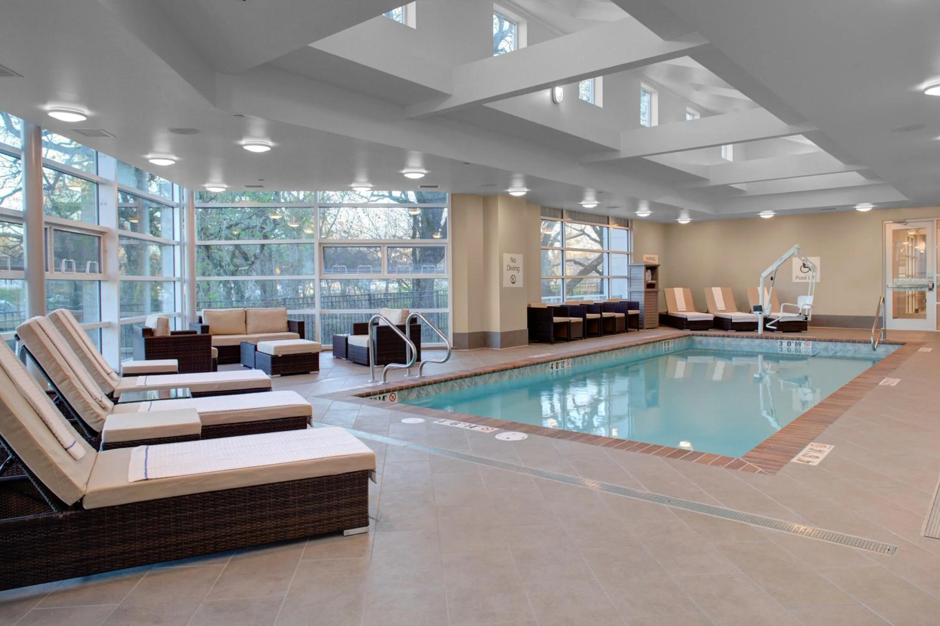 Swimming pool in Holiday Inn Windsor - Wine Country by IHG