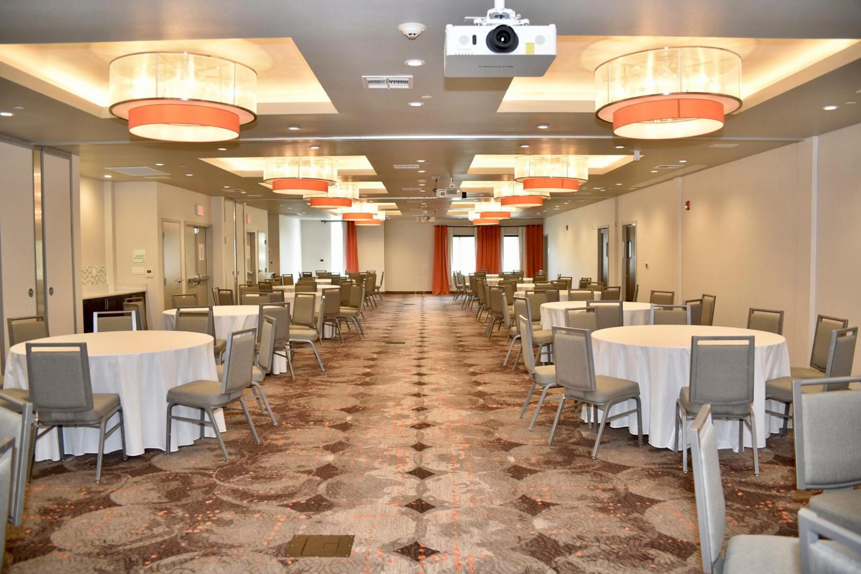 Meeting/conference room in Holiday Inn Windsor - Wine Country by IHG