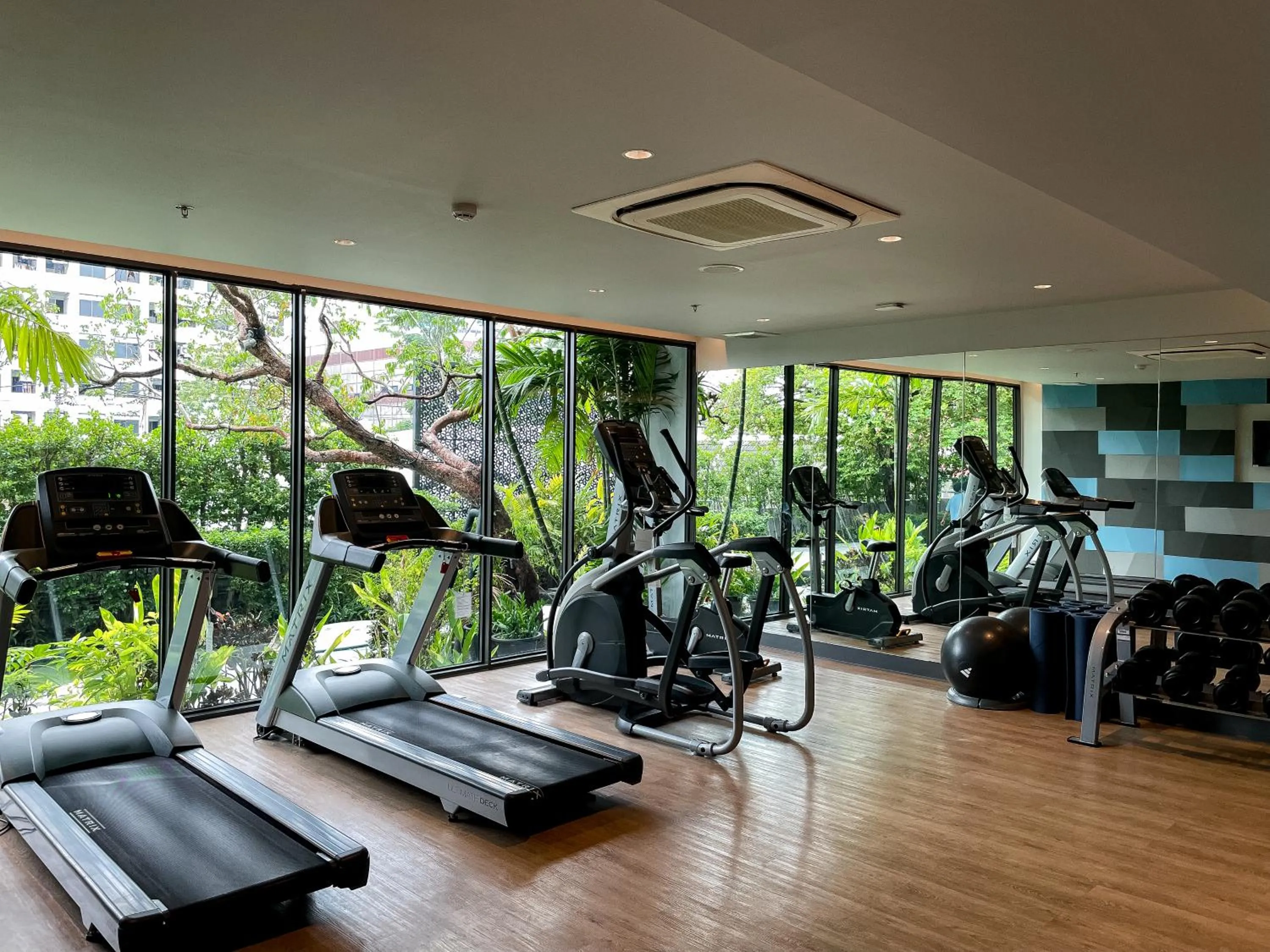 Fitness centre/facilities in Holiday Inn Express Bangkok Soi Soonvijai by IHG