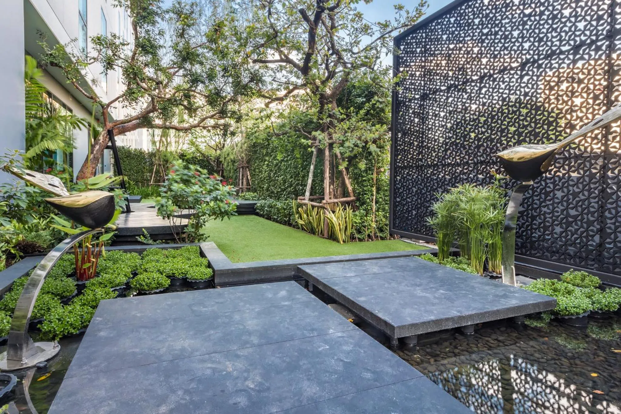 Fitness centre/facilities in Holiday Inn Express Bangkok Soi Soonvijai by IHG