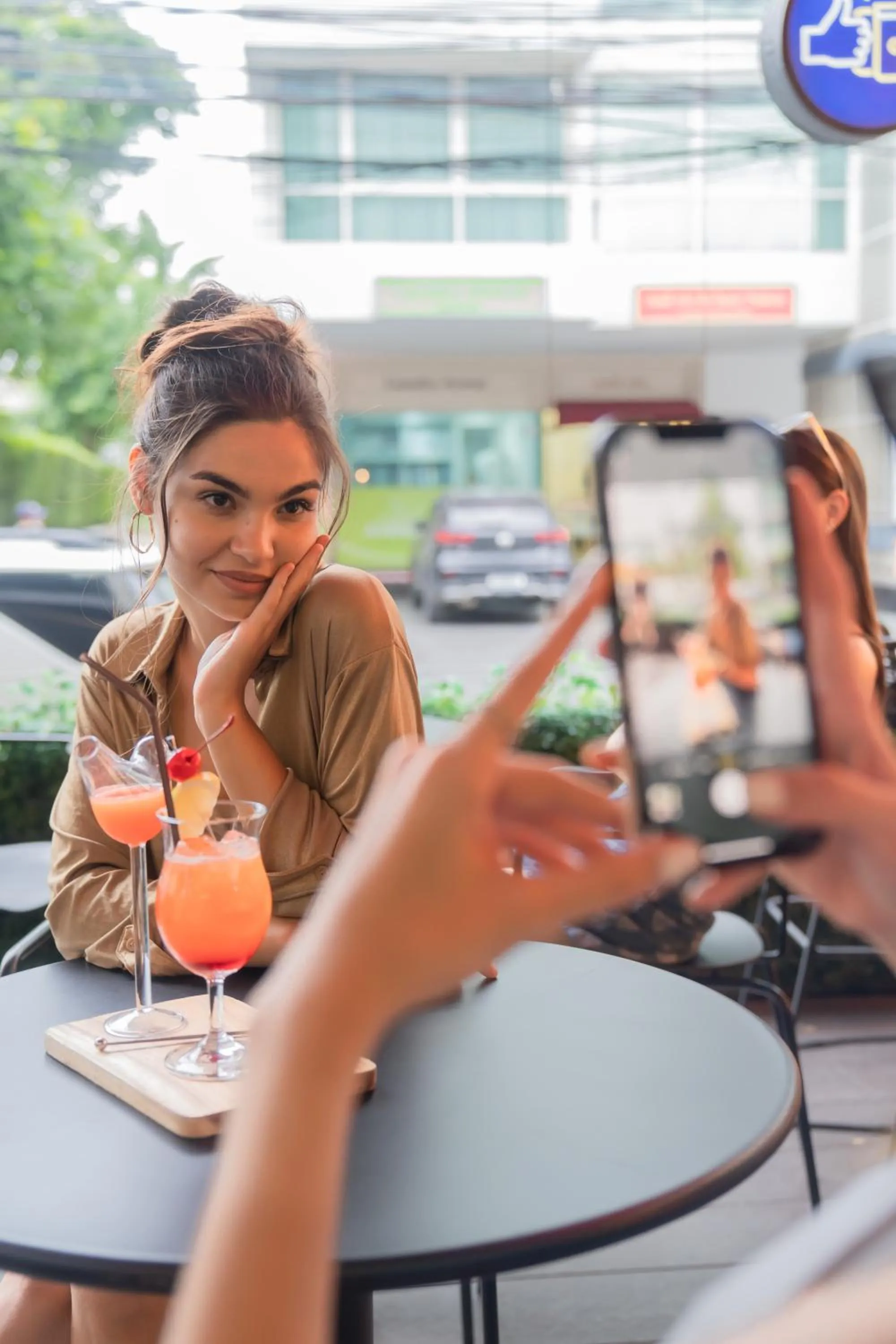 Restaurant/places to eat in Holiday Inn Express Bangkok Soi Soonvijai by IHG