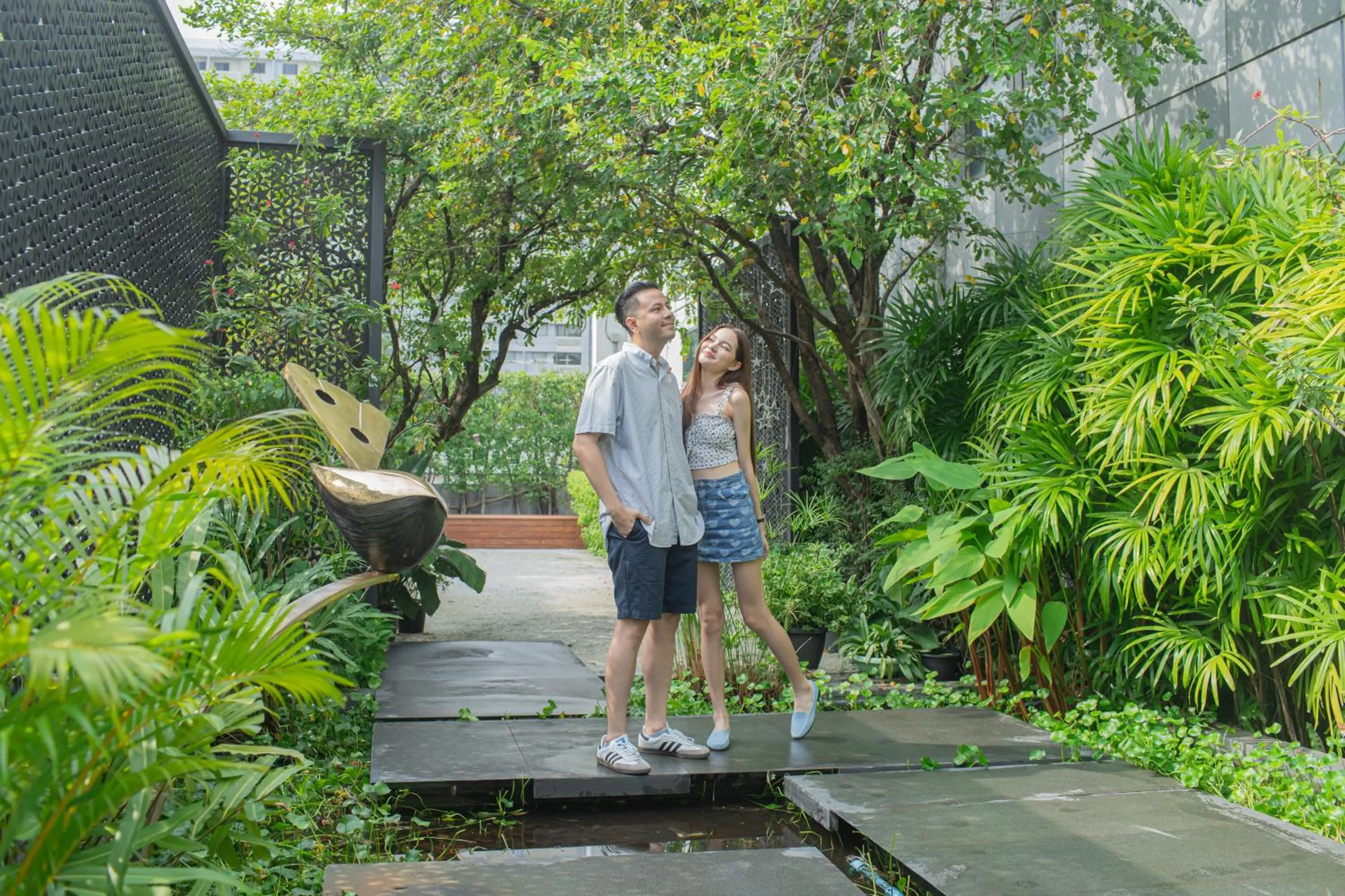 Garden in Holiday Inn Express Bangkok Soi Soonvijai by IHG