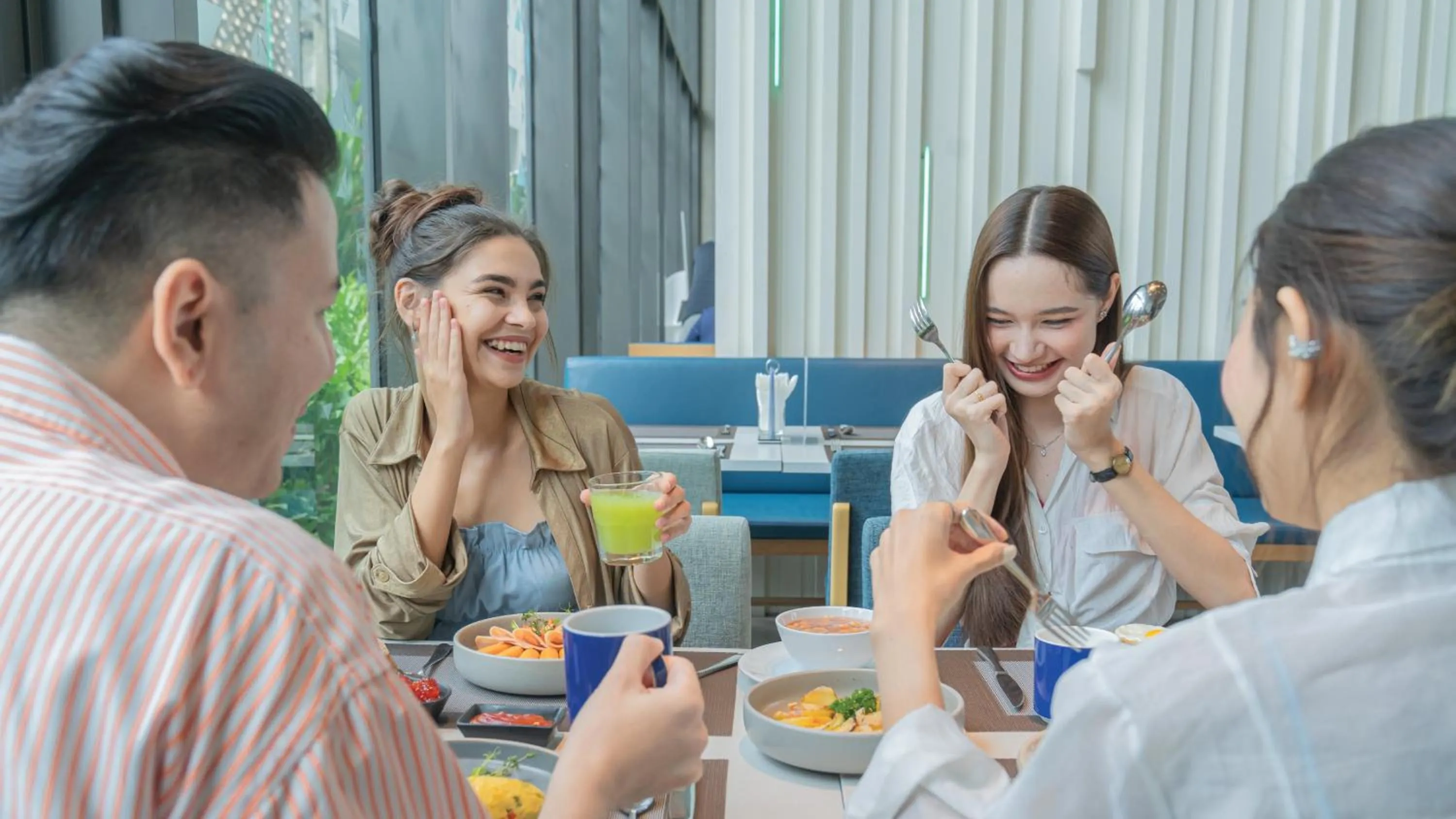 Breakfast in Holiday Inn Express Bangkok Soi Soonvijai by IHG