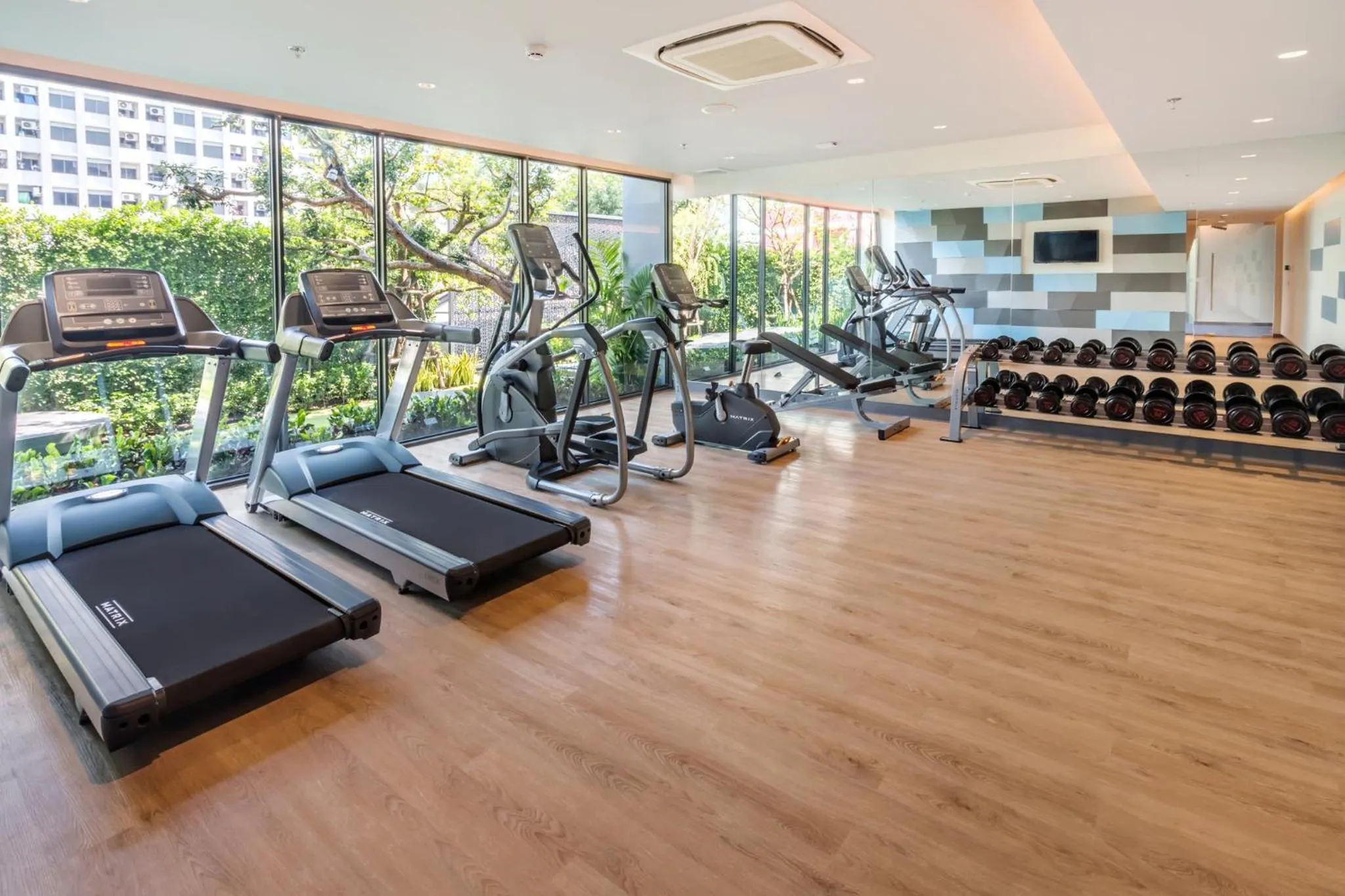 Fitness centre/facilities in Holiday Inn Express Bangkok Soi Soonvijai by IHG