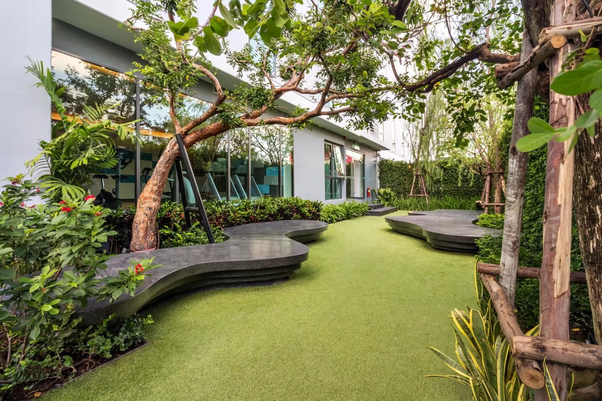 Fitness centre/facilities in Holiday Inn Express Bangkok Soi Soonvijai by IHG