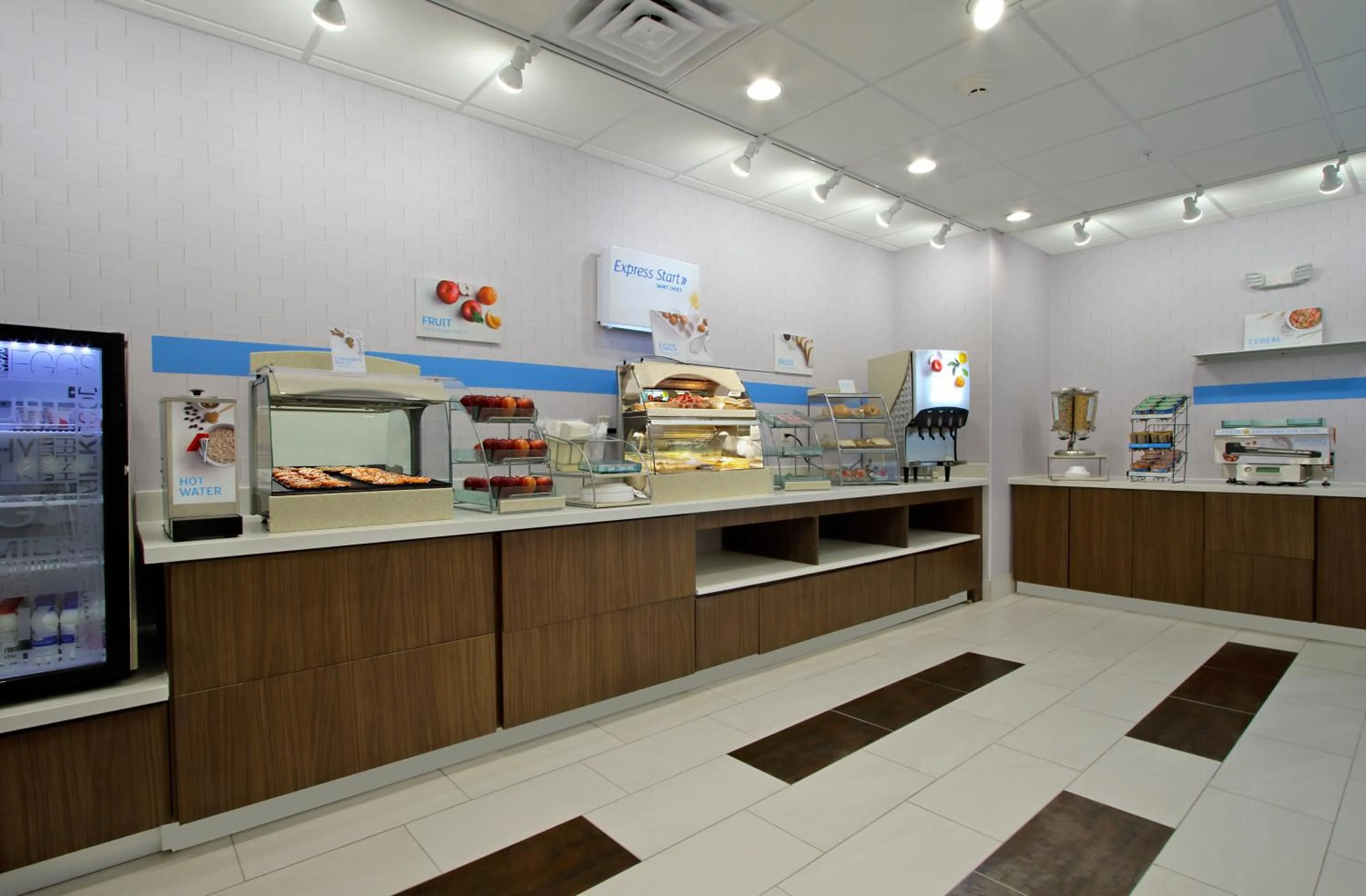 Kitchen or kitchenette in Holiday Inn Express & Suites Columbus North by IHG